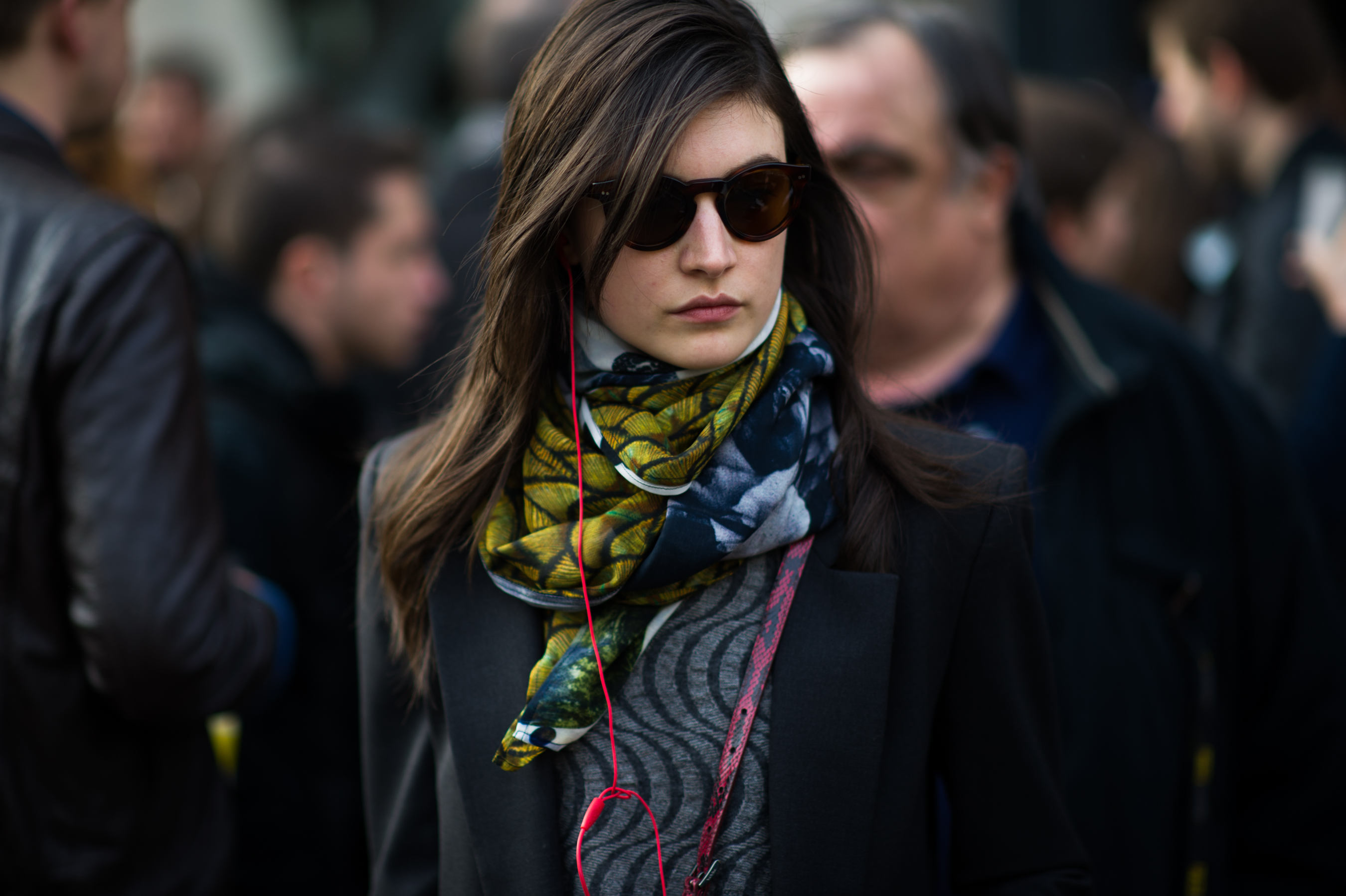 Model-Sunglasses-Scarf-Jacket-Brunette