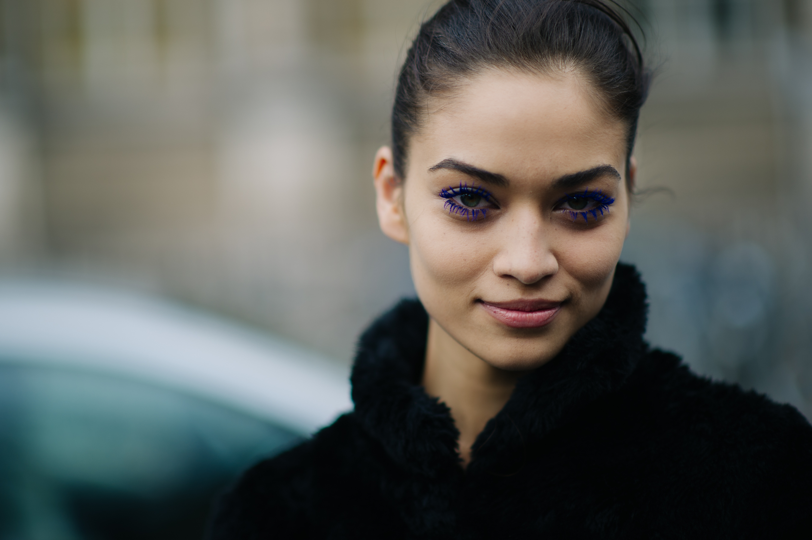 Model-Blue-Mascara-After-Show
