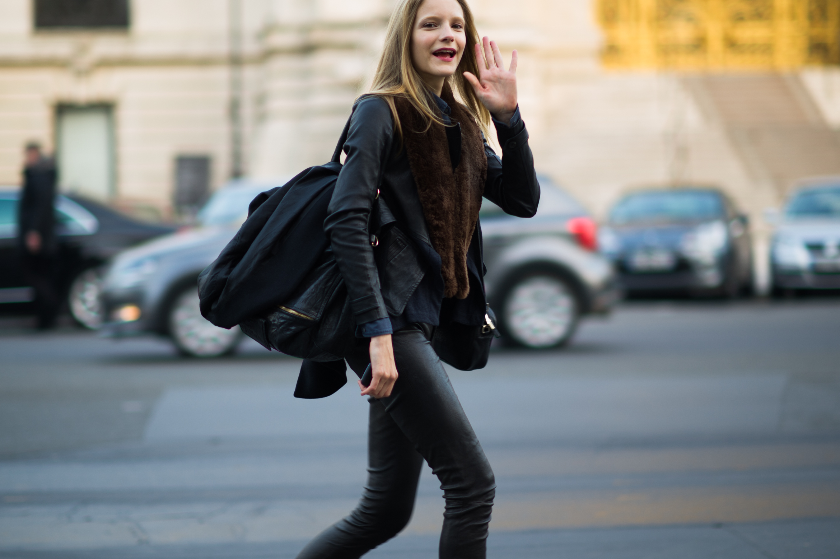Model-Wave-After-Fashion-Show