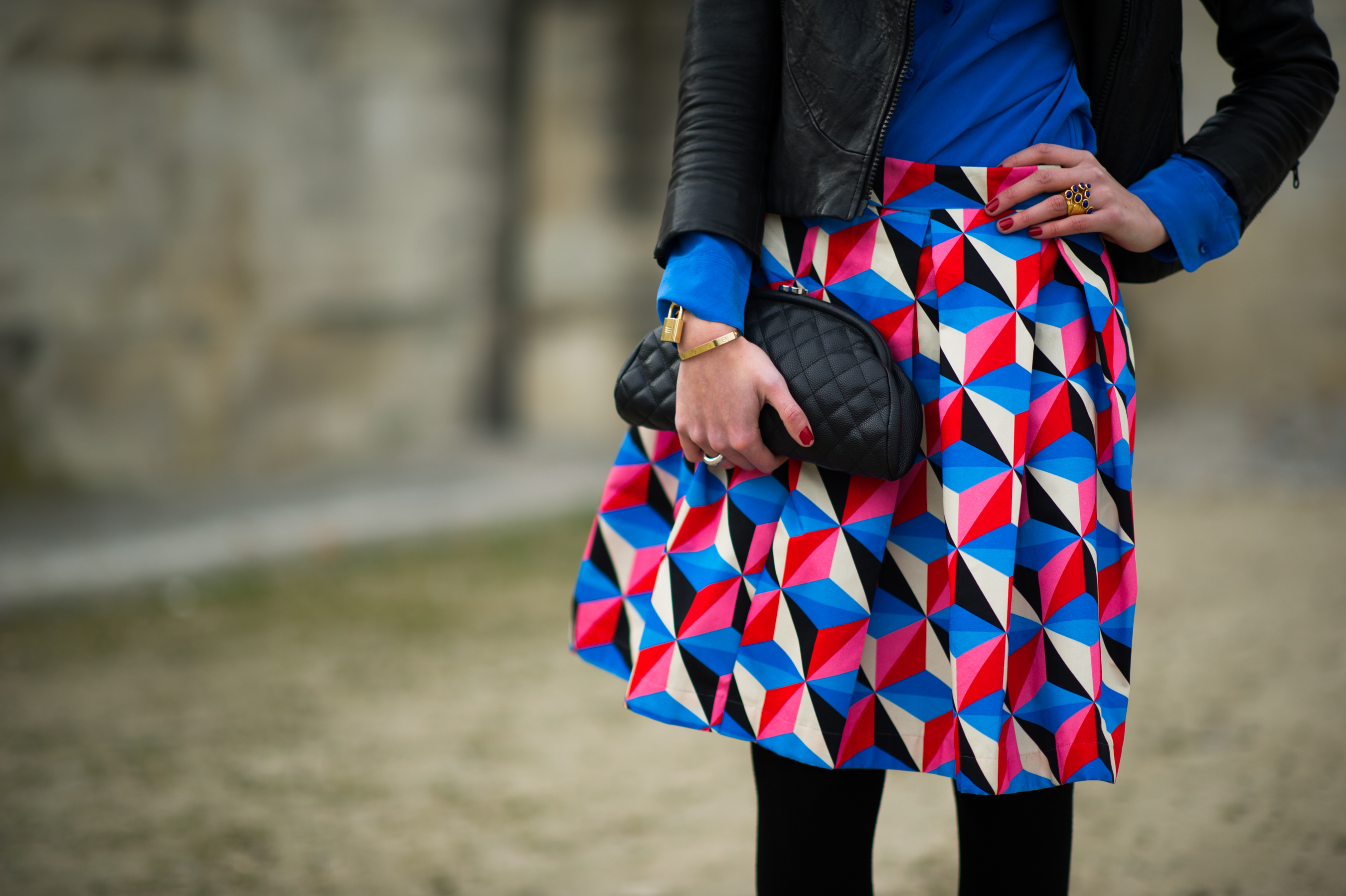 Detail-Geometric-Print-Caviar-Clutch