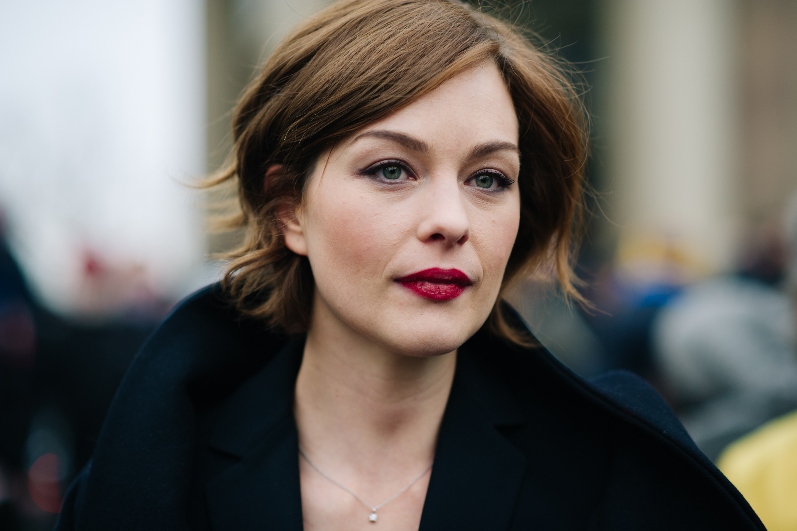 Red-Lipstick-Green-Eyes-Woman