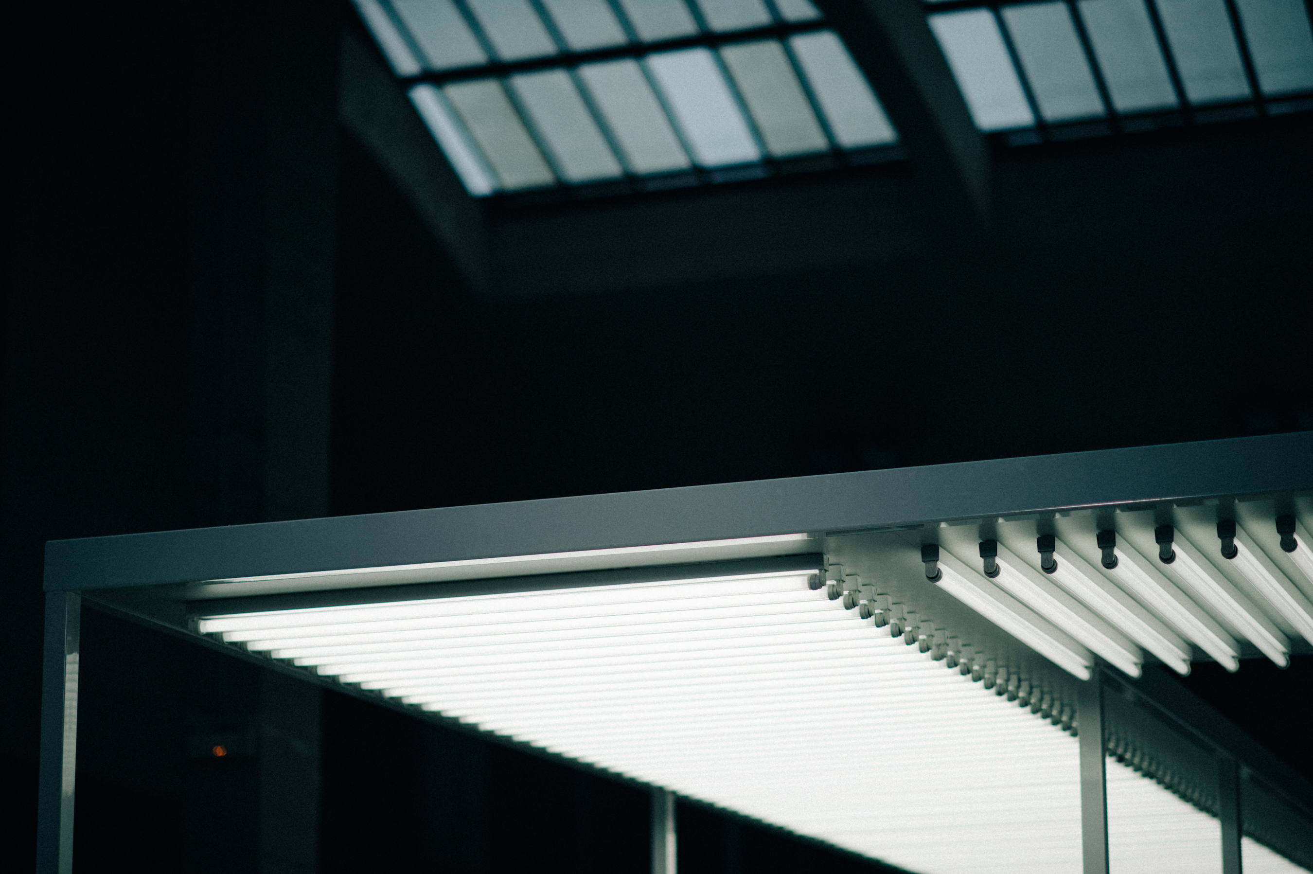 Fluorescent-Lighting-Installation-Fashion-Show