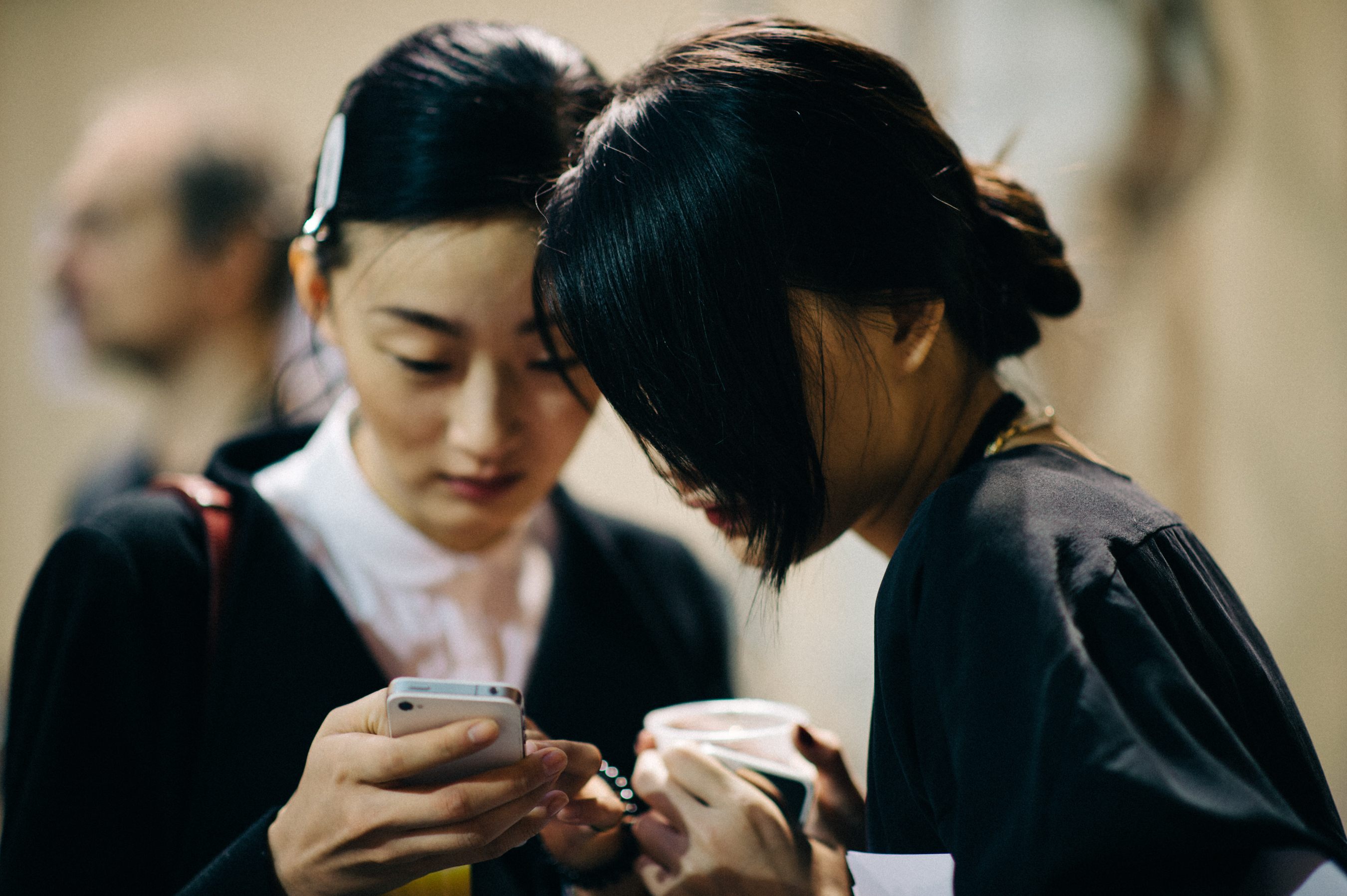 Chinese Models-Texting-Before-Show
