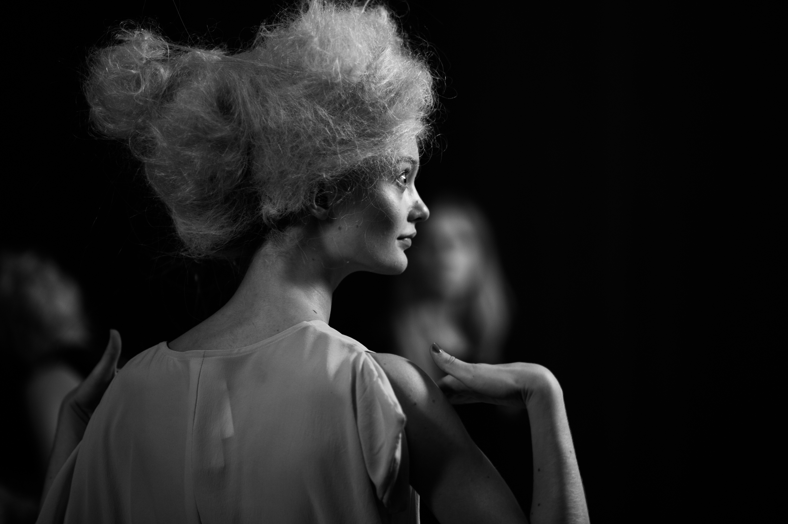 Model-Wig-Backstage-Before-Show