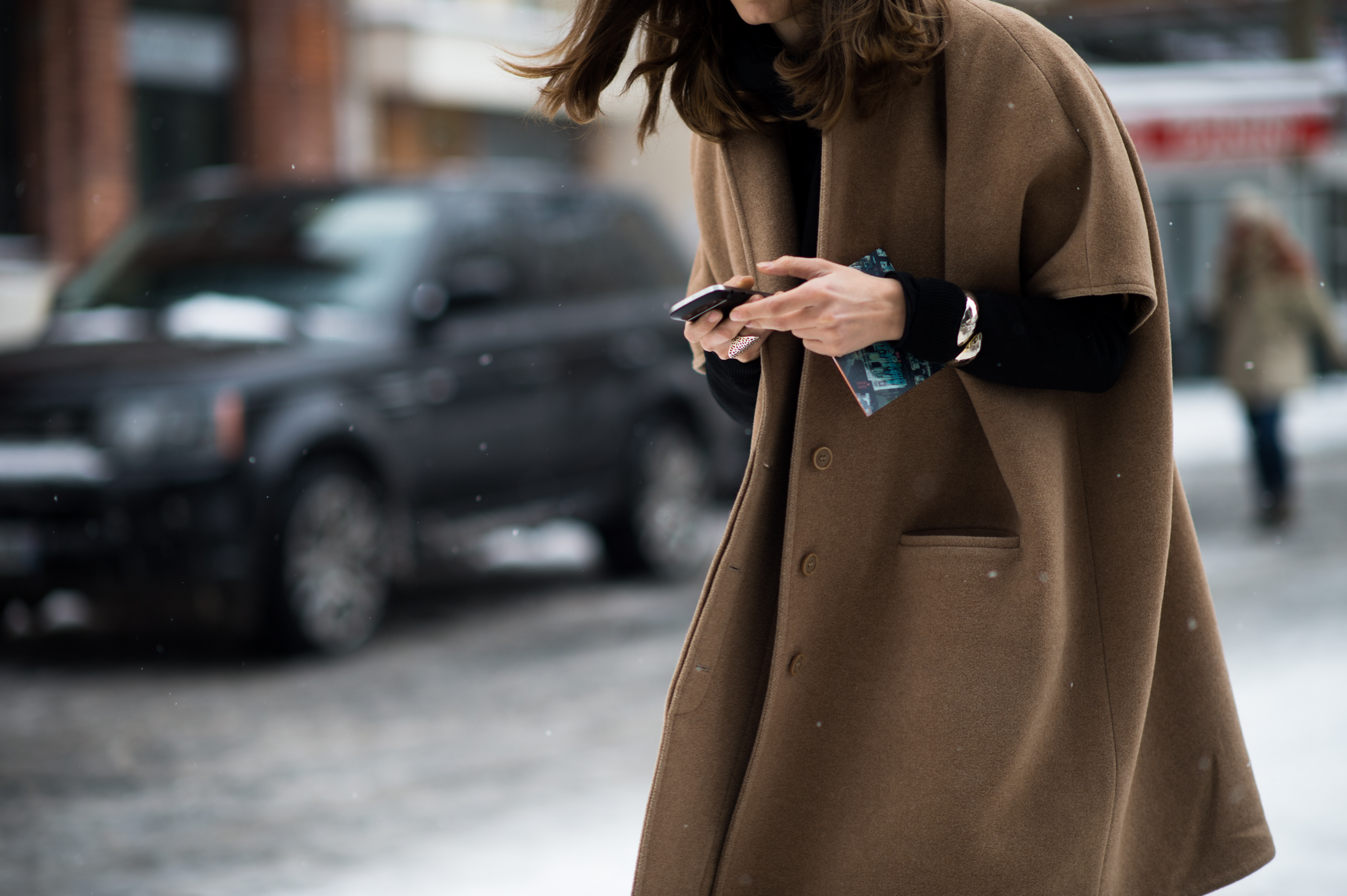 Woman-Camel-Short-Sleeve-Coat