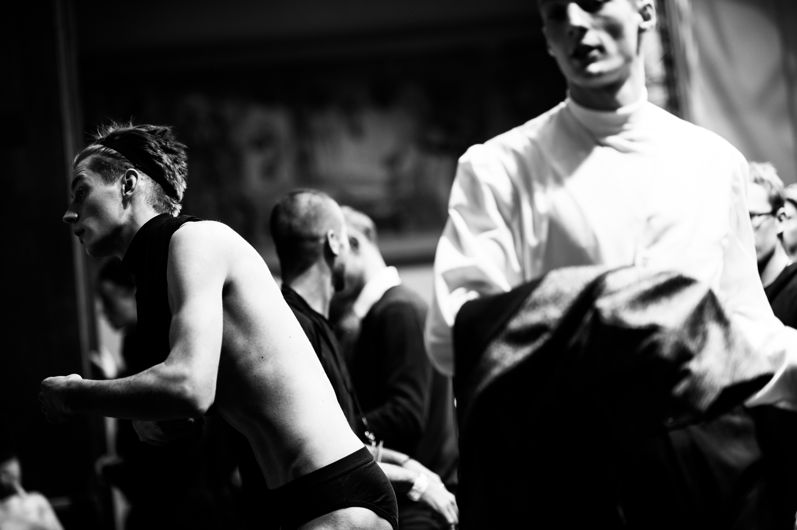 Male-Model-Dressing-Before-Show