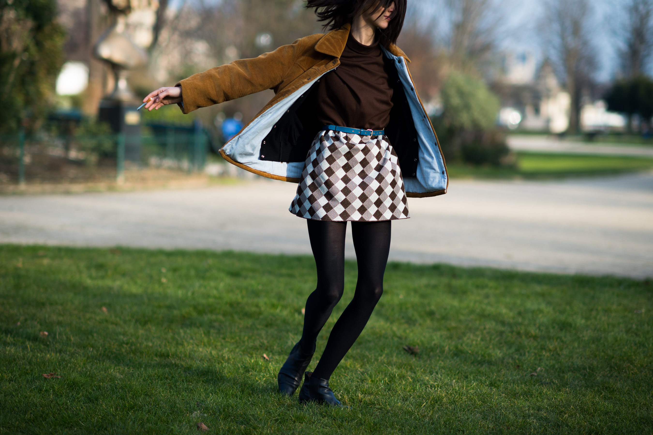 Model-Spinning-Lawn-Green-Grass