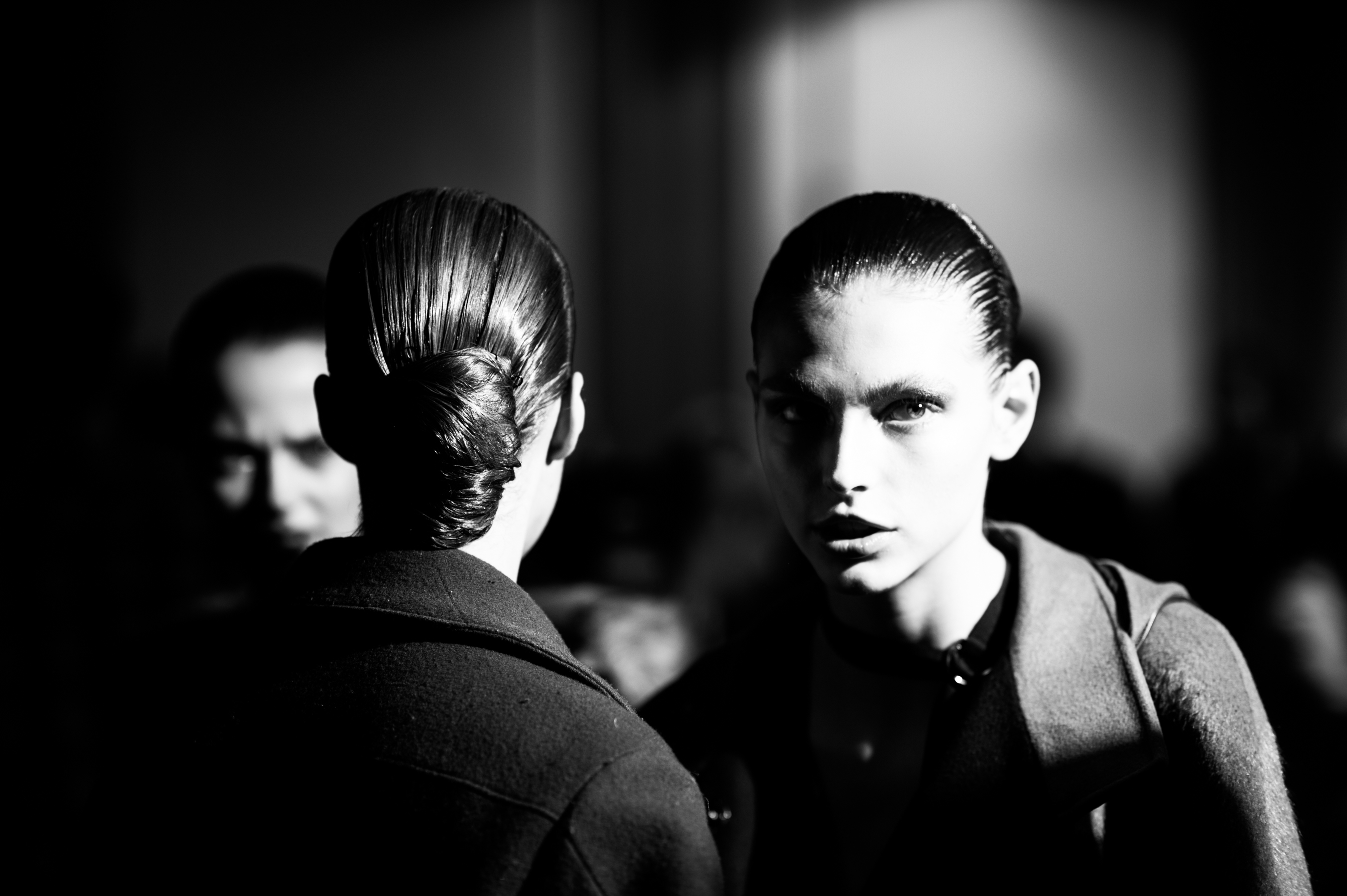 Two-Models-Before-Fashion-Show
