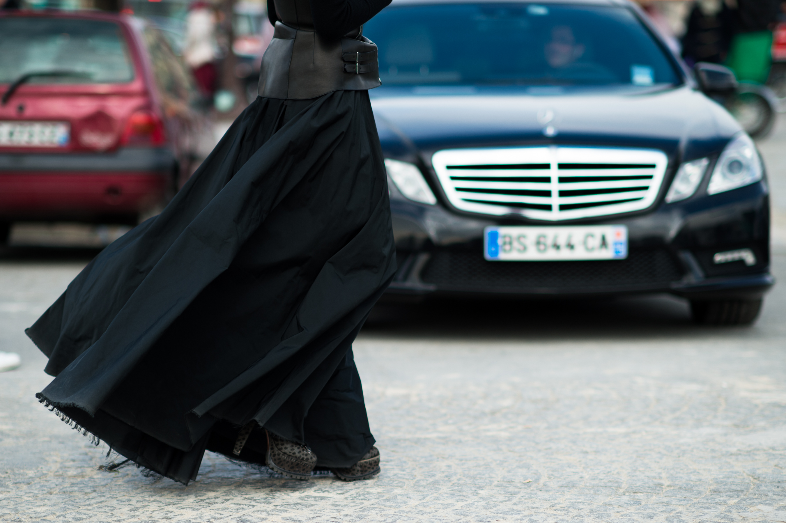 Woman-Black-Dress-Les-Tuileries