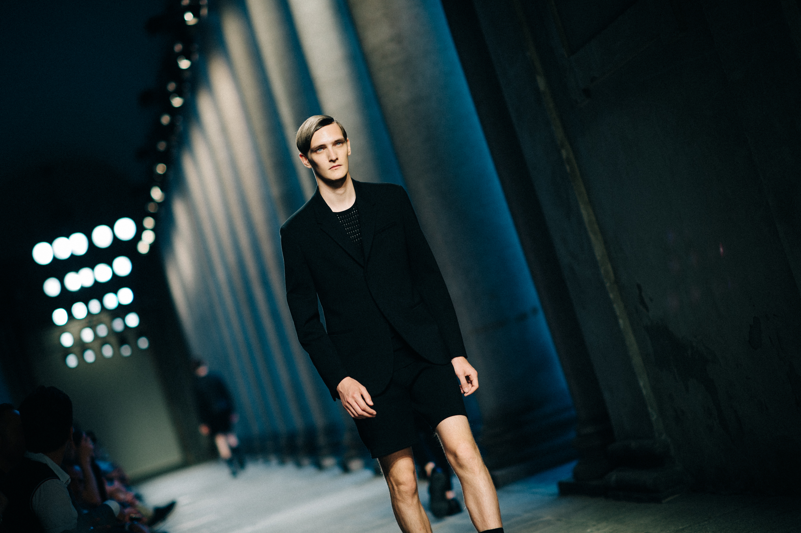 Model Yannick Abrath walking runway