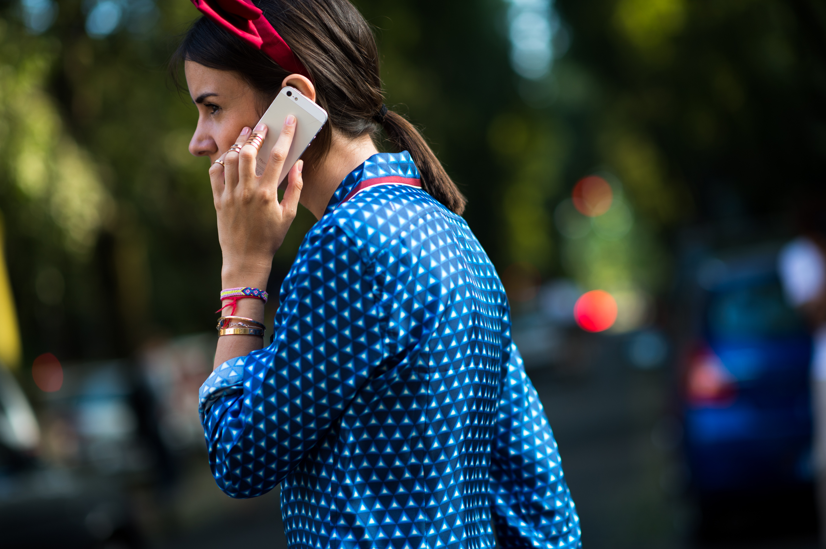 Russian girl repossi rings on phone