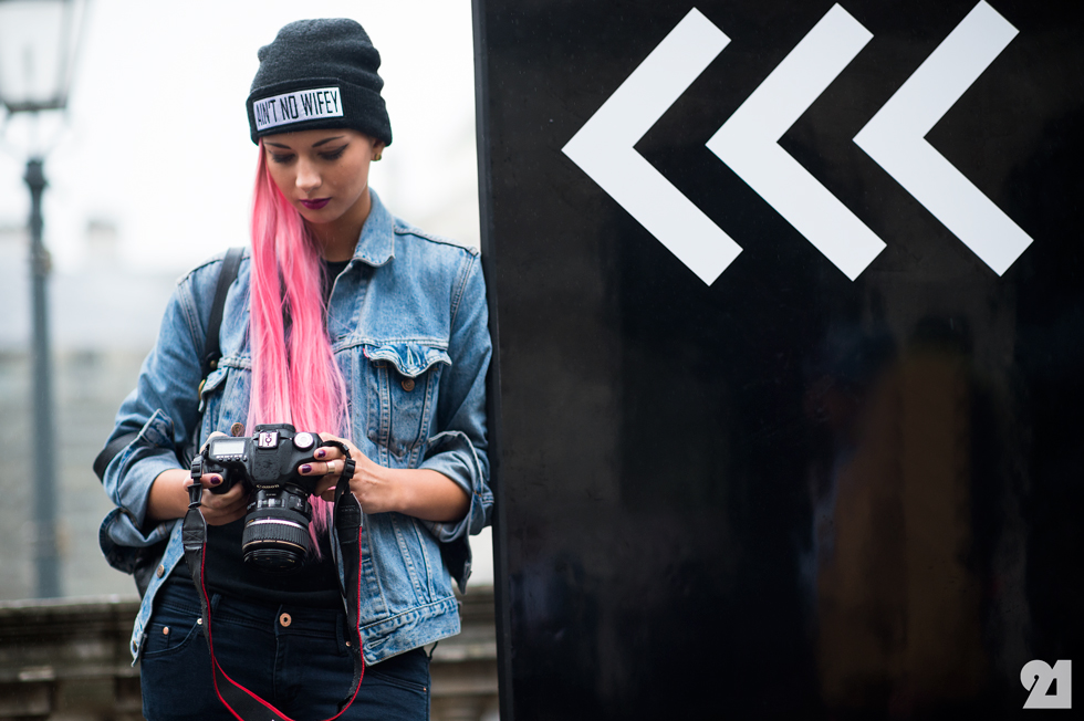 Aint no Wifey hat pink hair
