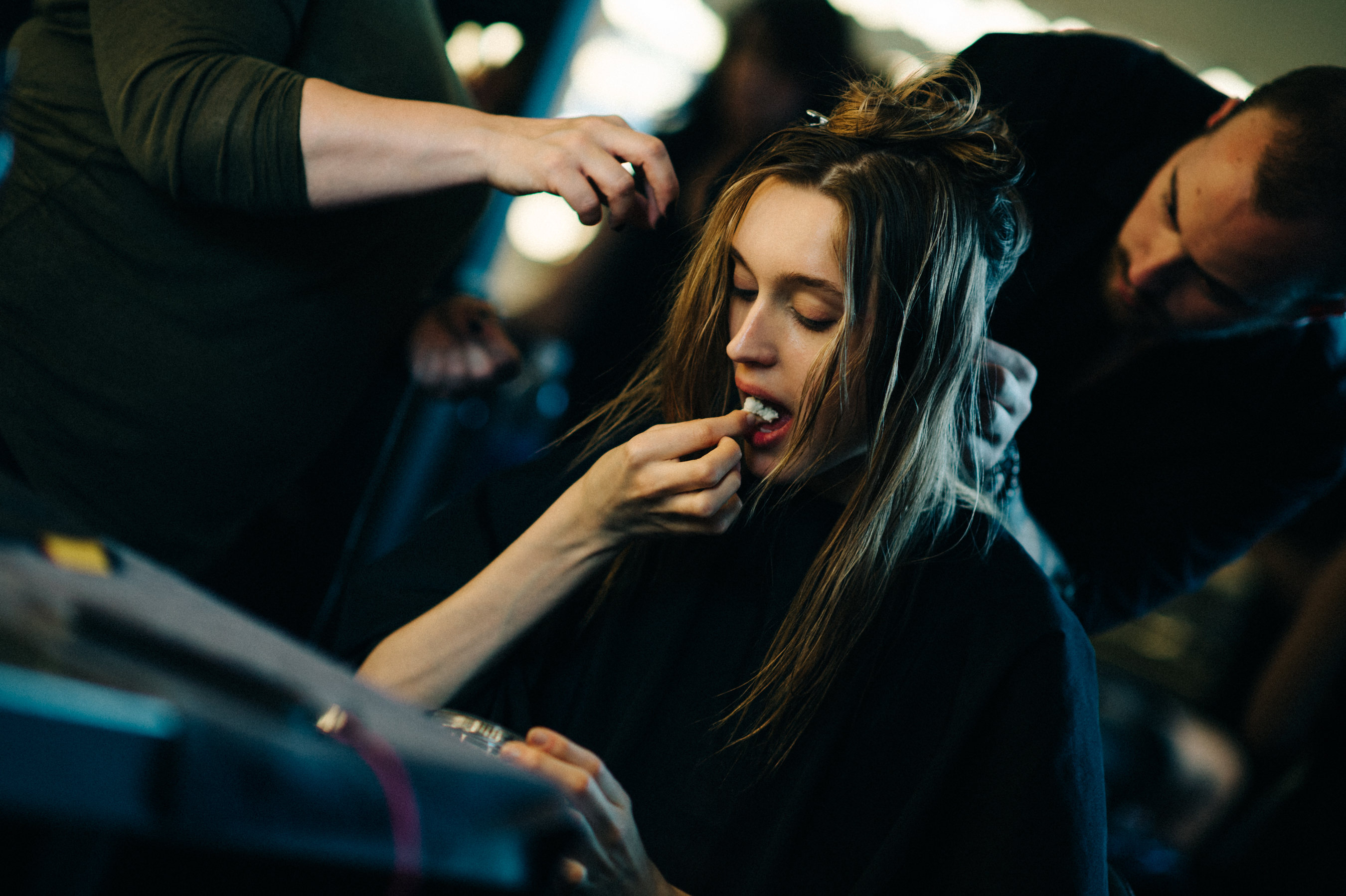 Model Tabea Weyrauch eating before show