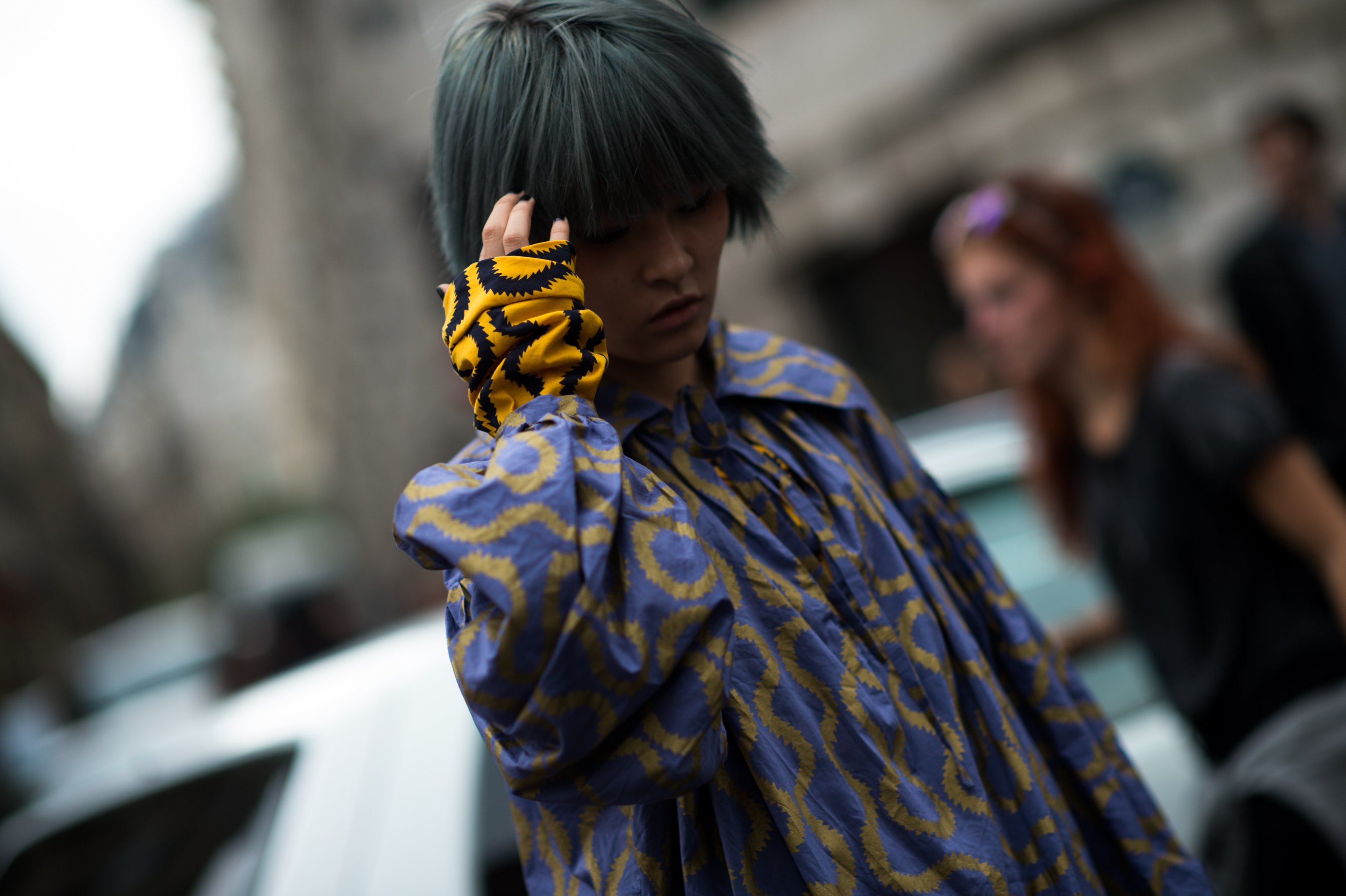 Chinese blogger with gray dyed hair