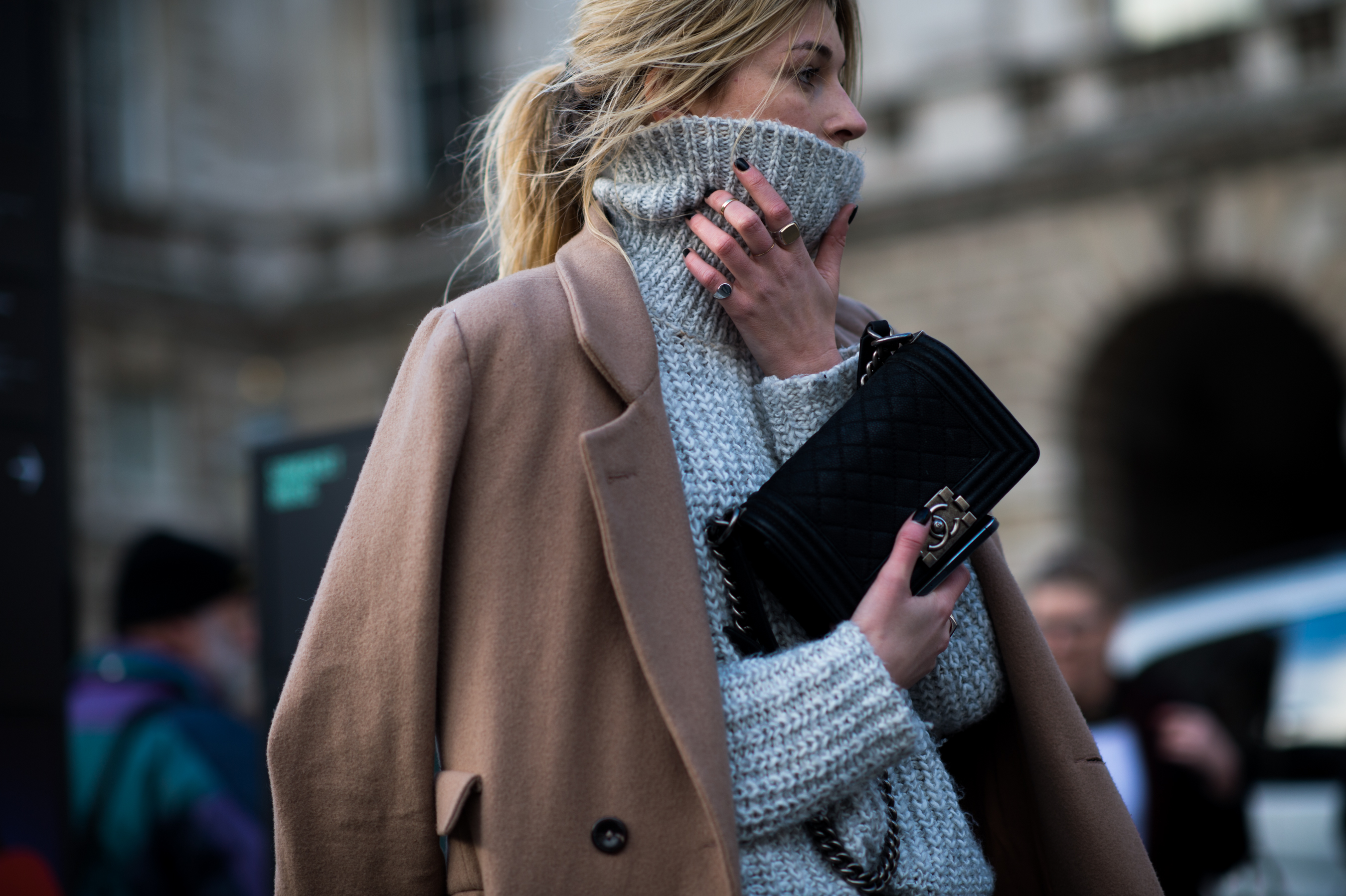 British French blogger with Chanel bag