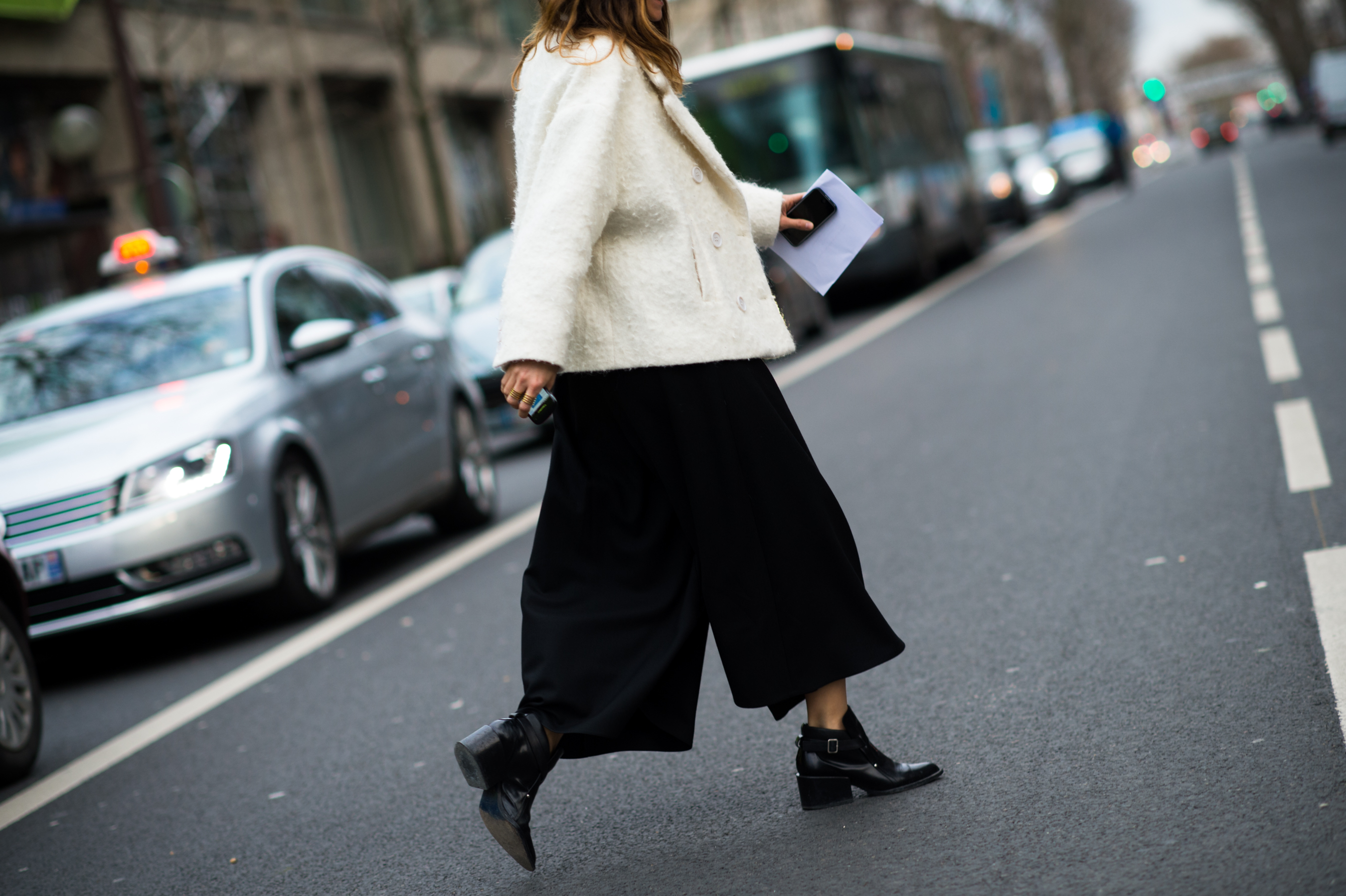 Editor wear big black pants