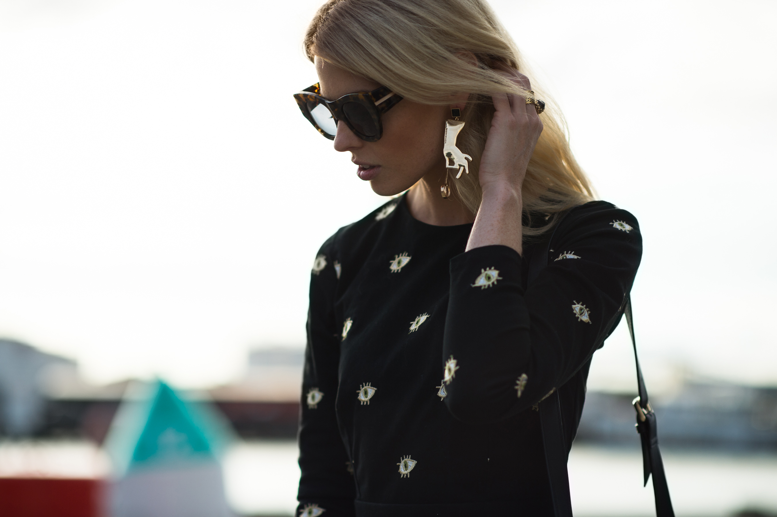 Kiwi model and blogger with a hand earring