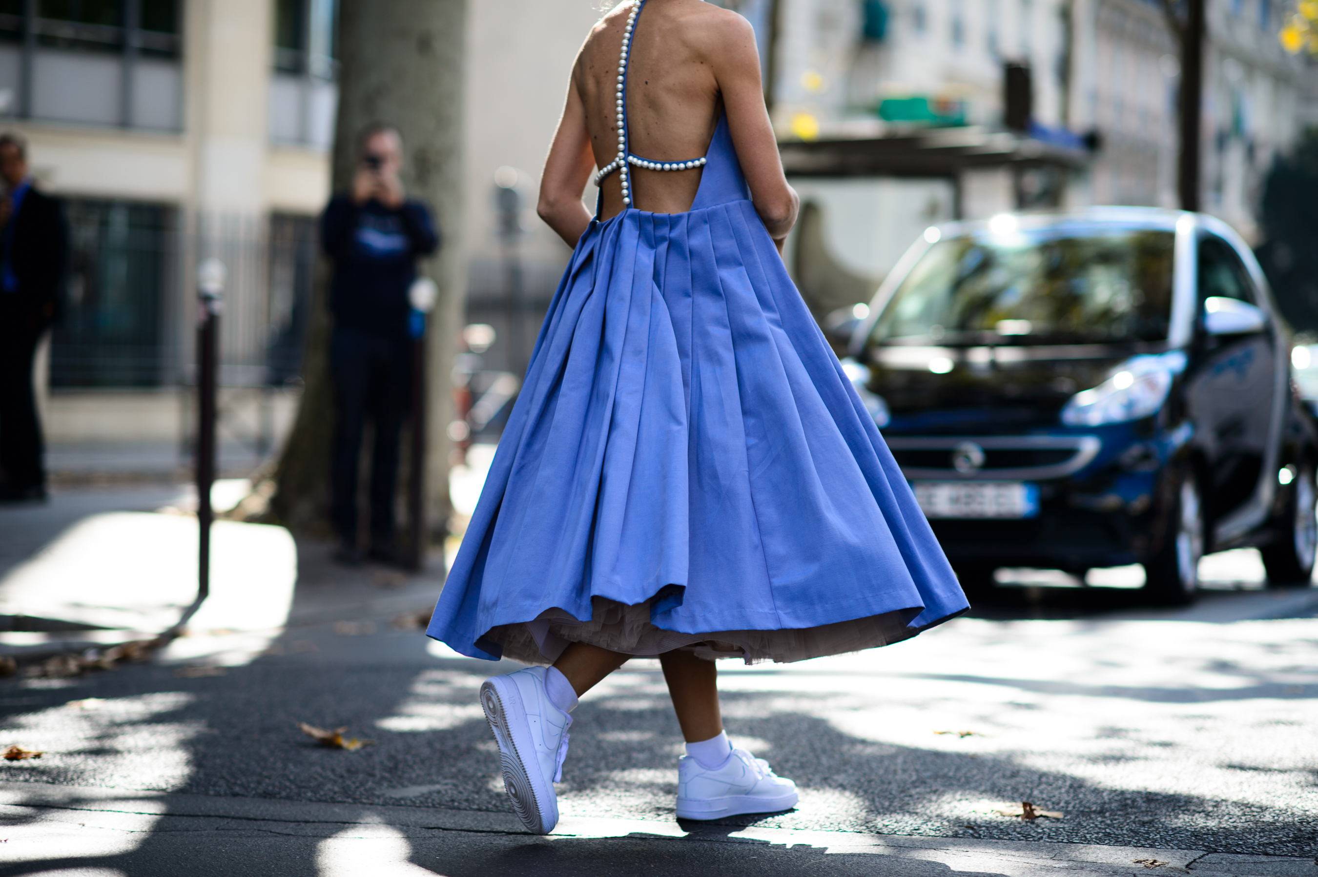Belgian blogger wearing a blue dress