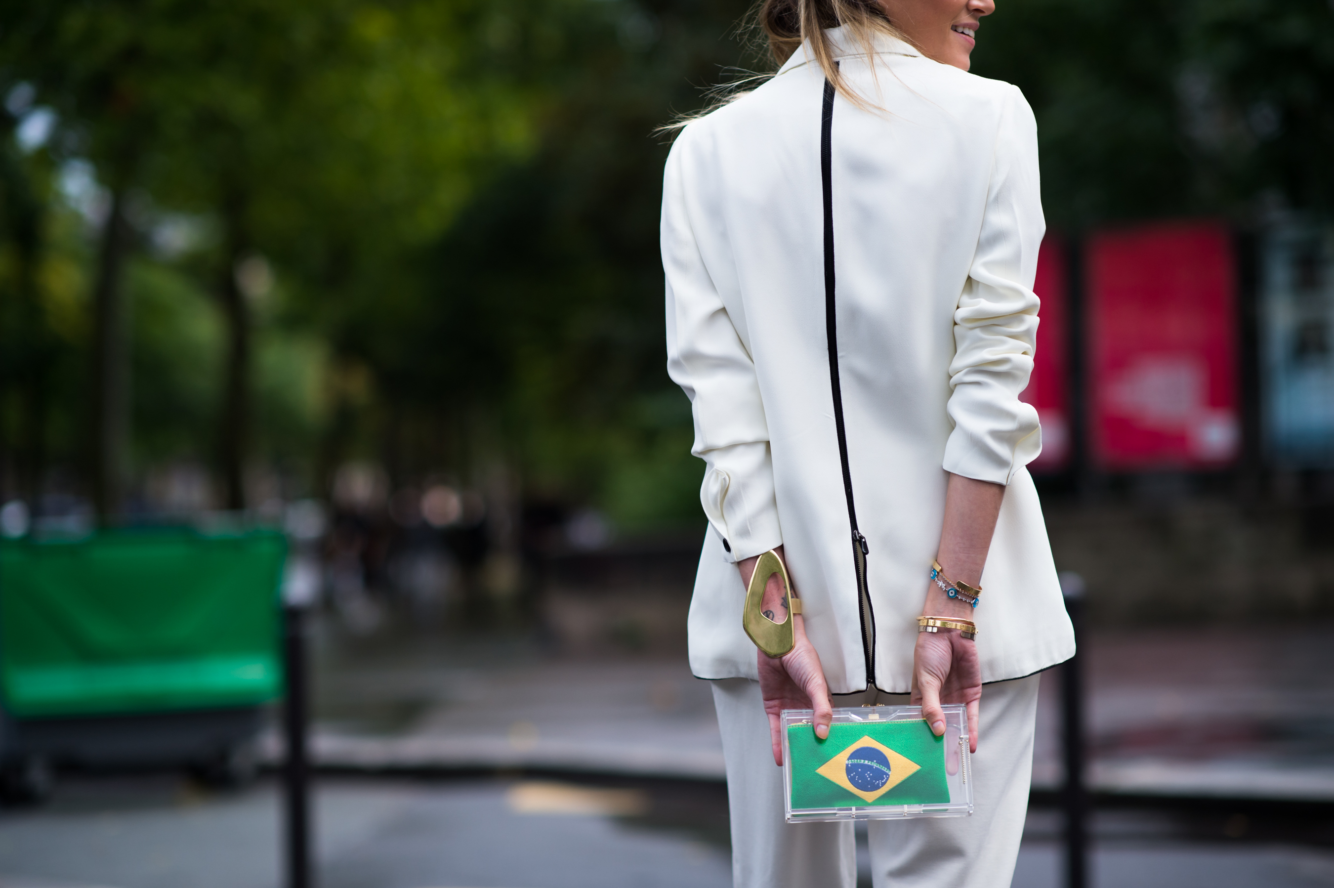 Brazilian blogger with her national flag