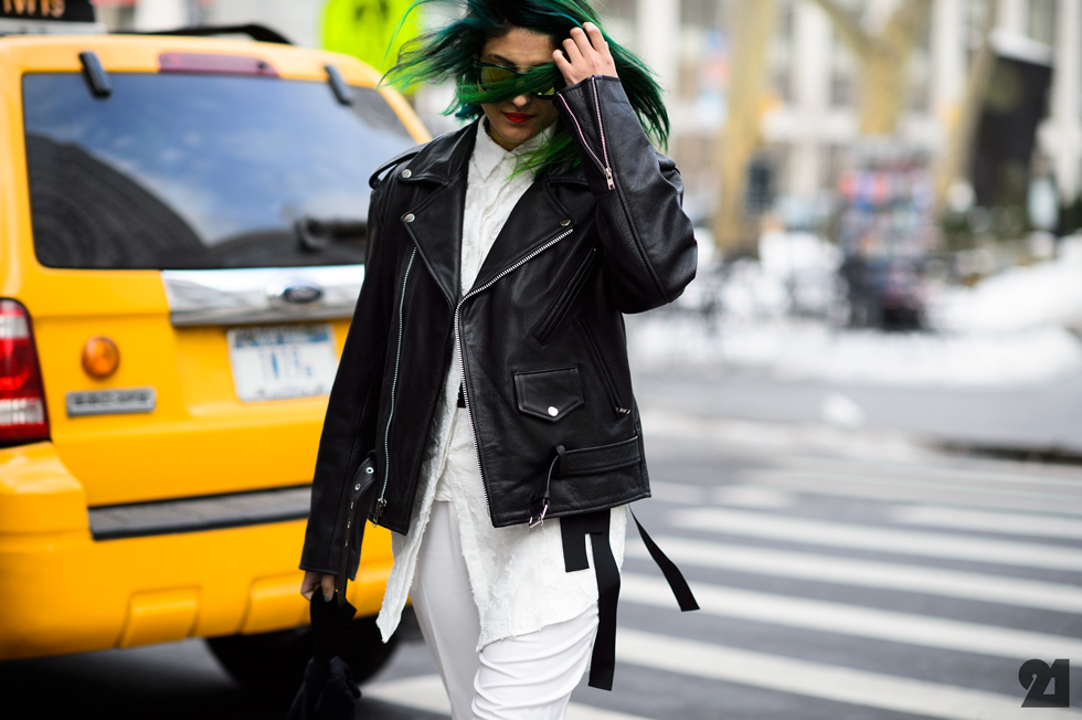 Editor with green hair and red lips