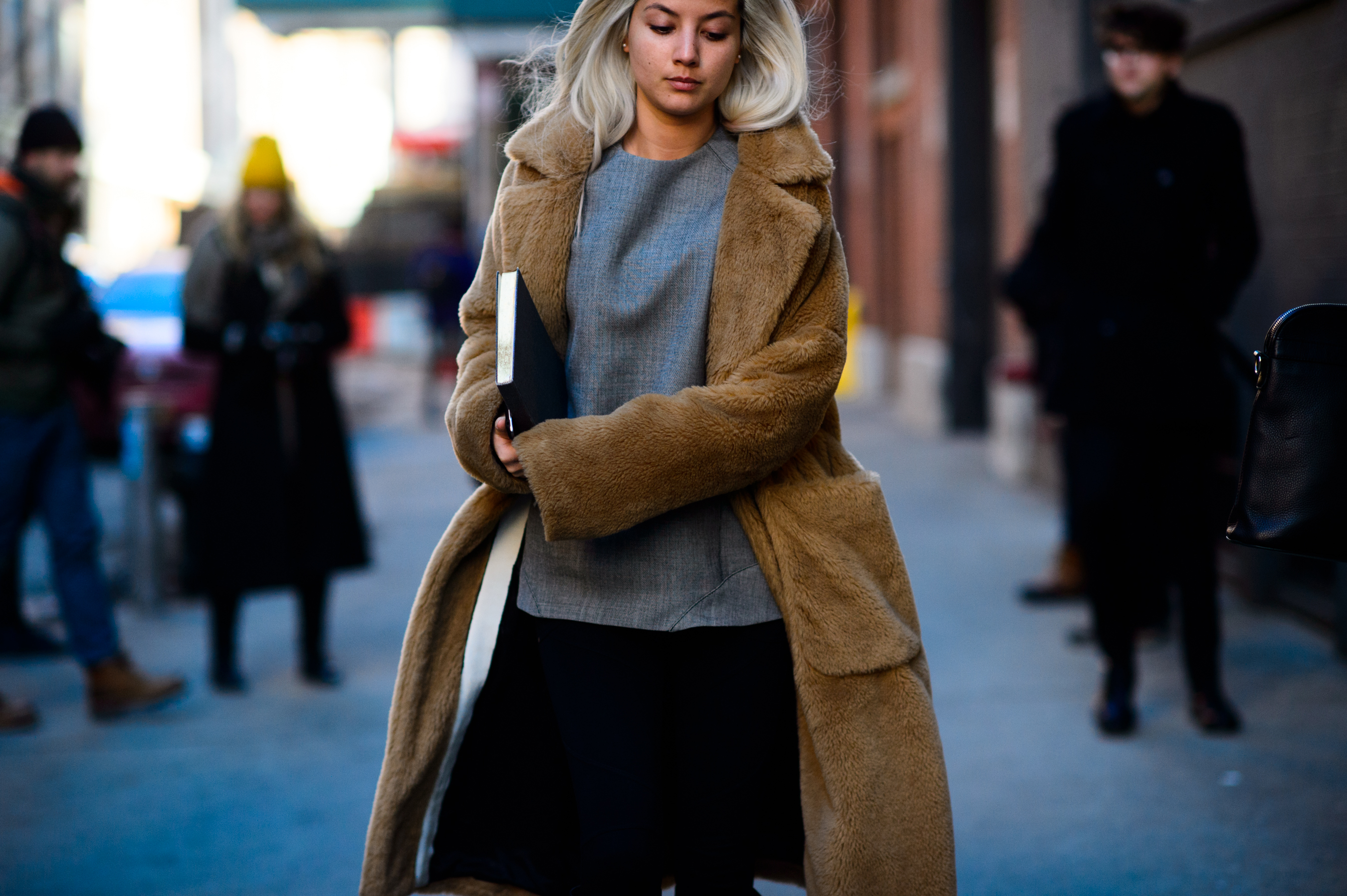Blonde woman with a grey jumper