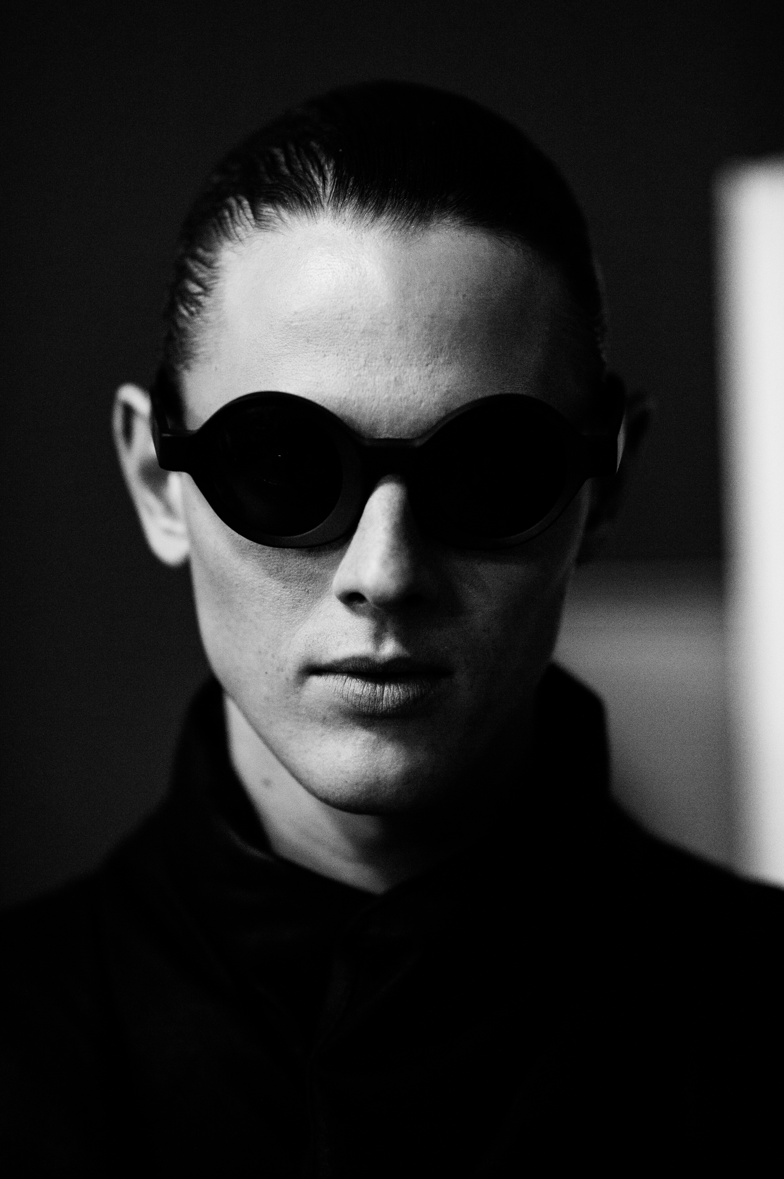Male model wearing Kuboraum sunglasses