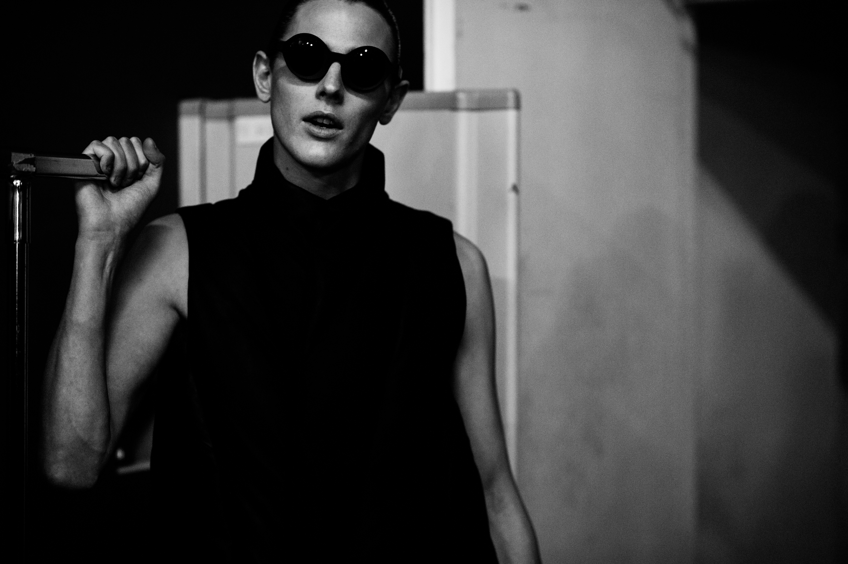 Male model wearing Kuboraum sunglasses