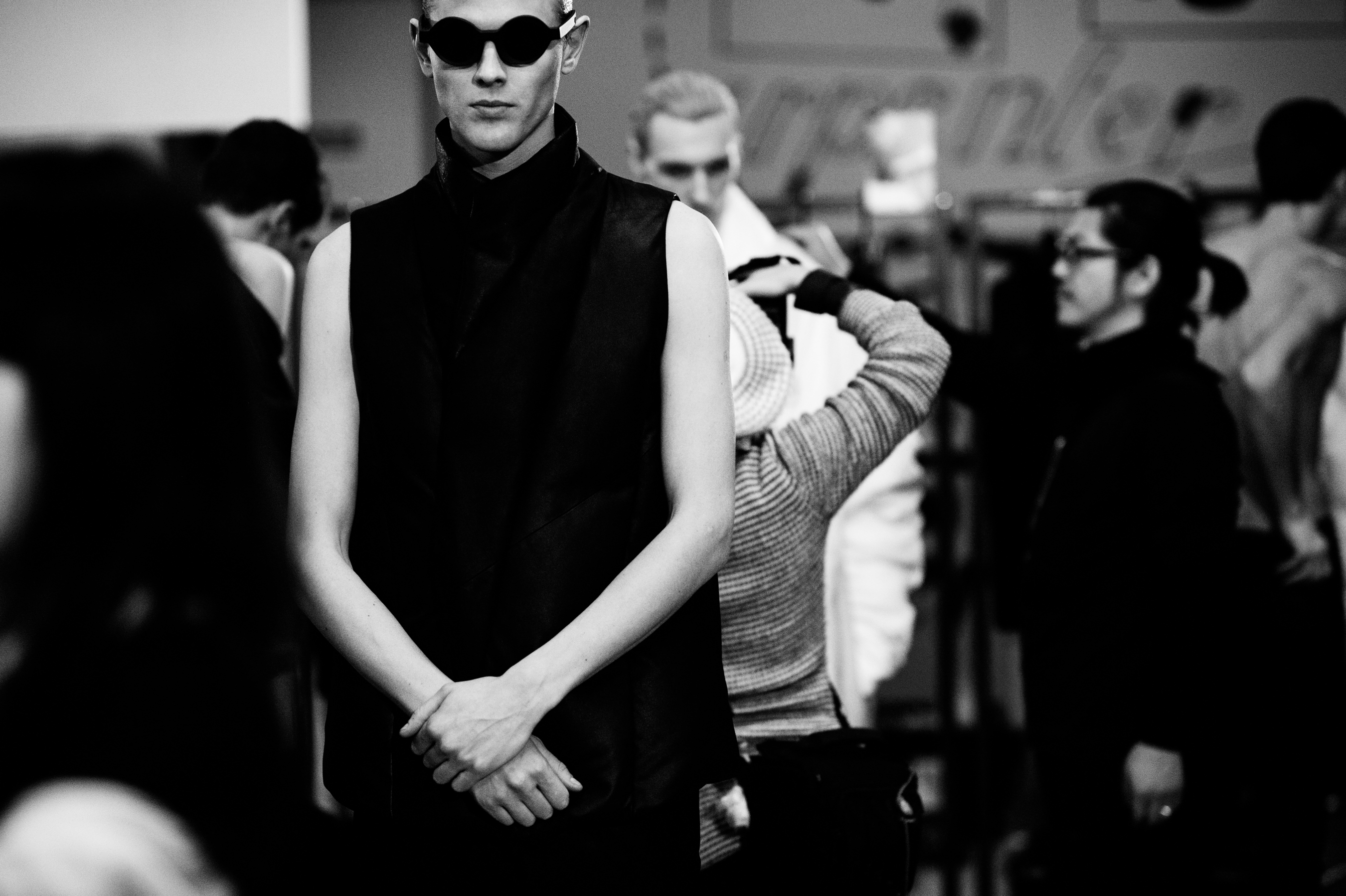 Male model wearing Kuboraum sunglasses