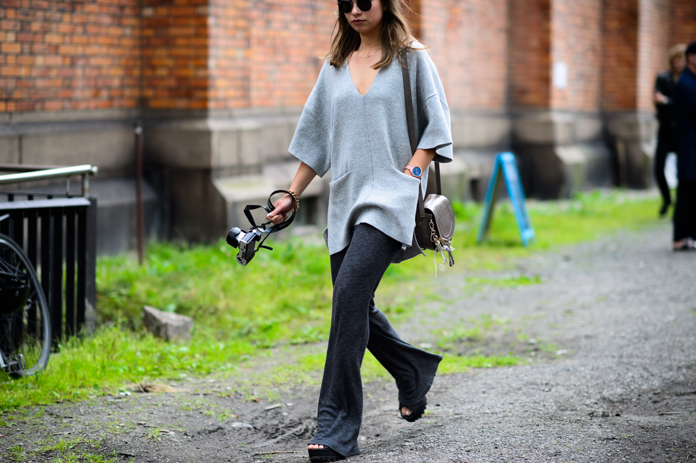 Woman in a grey outfit before the fashion show