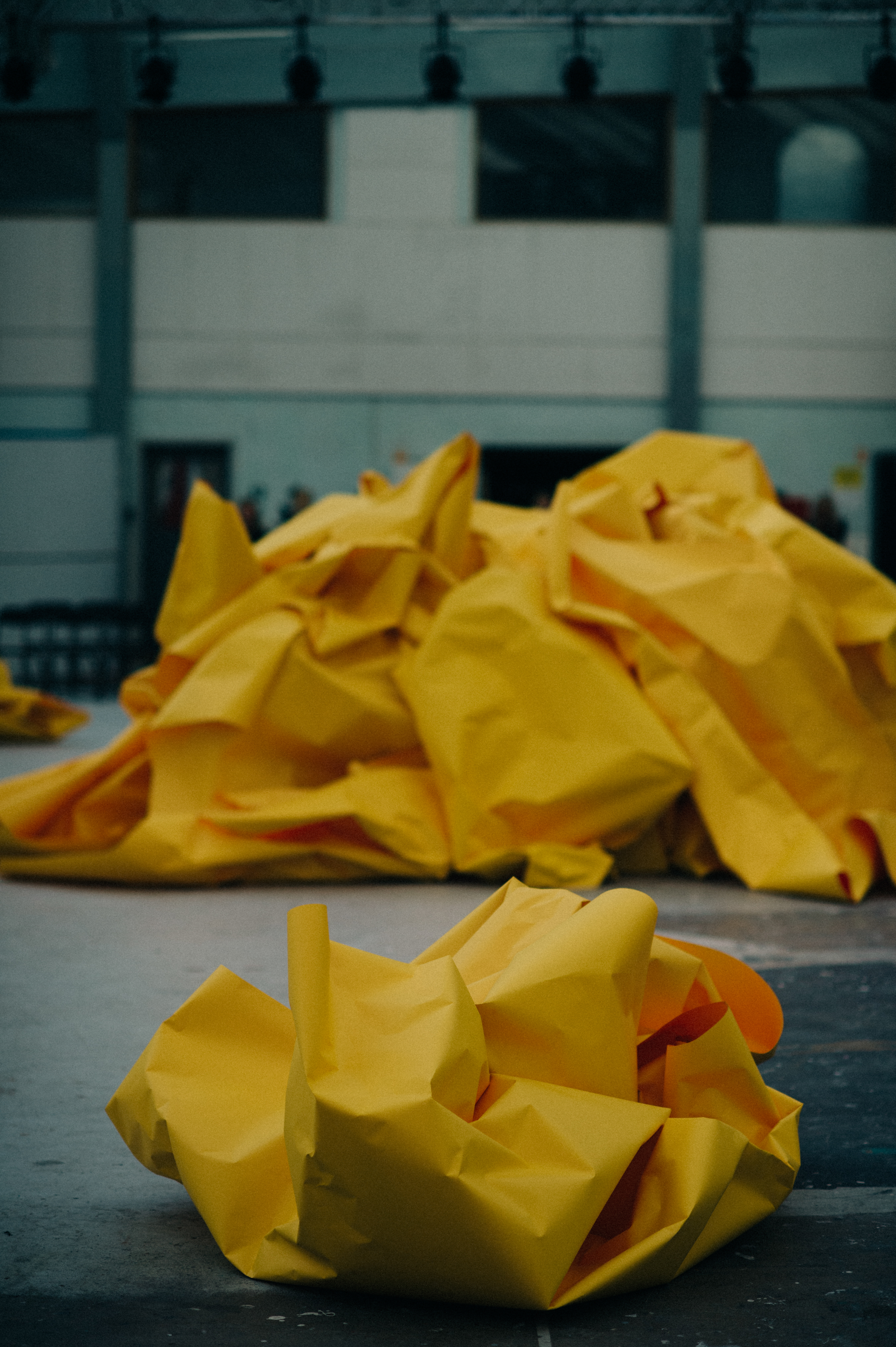 Yellow decorations at the catwalk