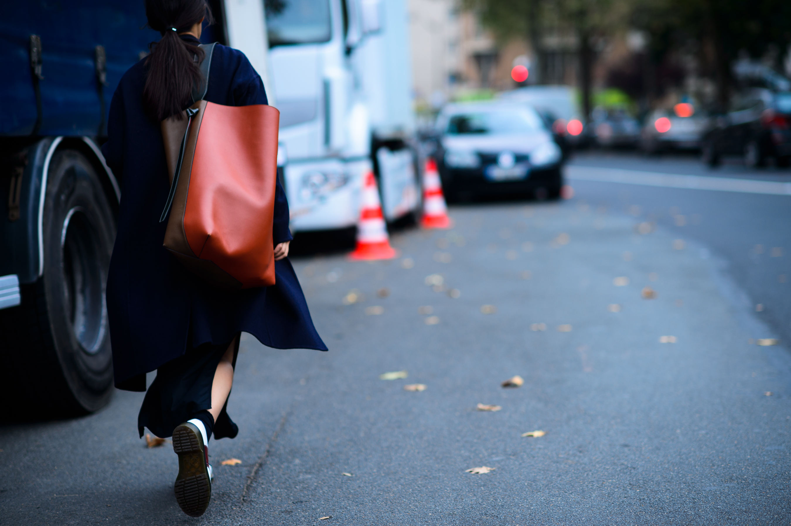 Woman leaving the show with a big leather bag