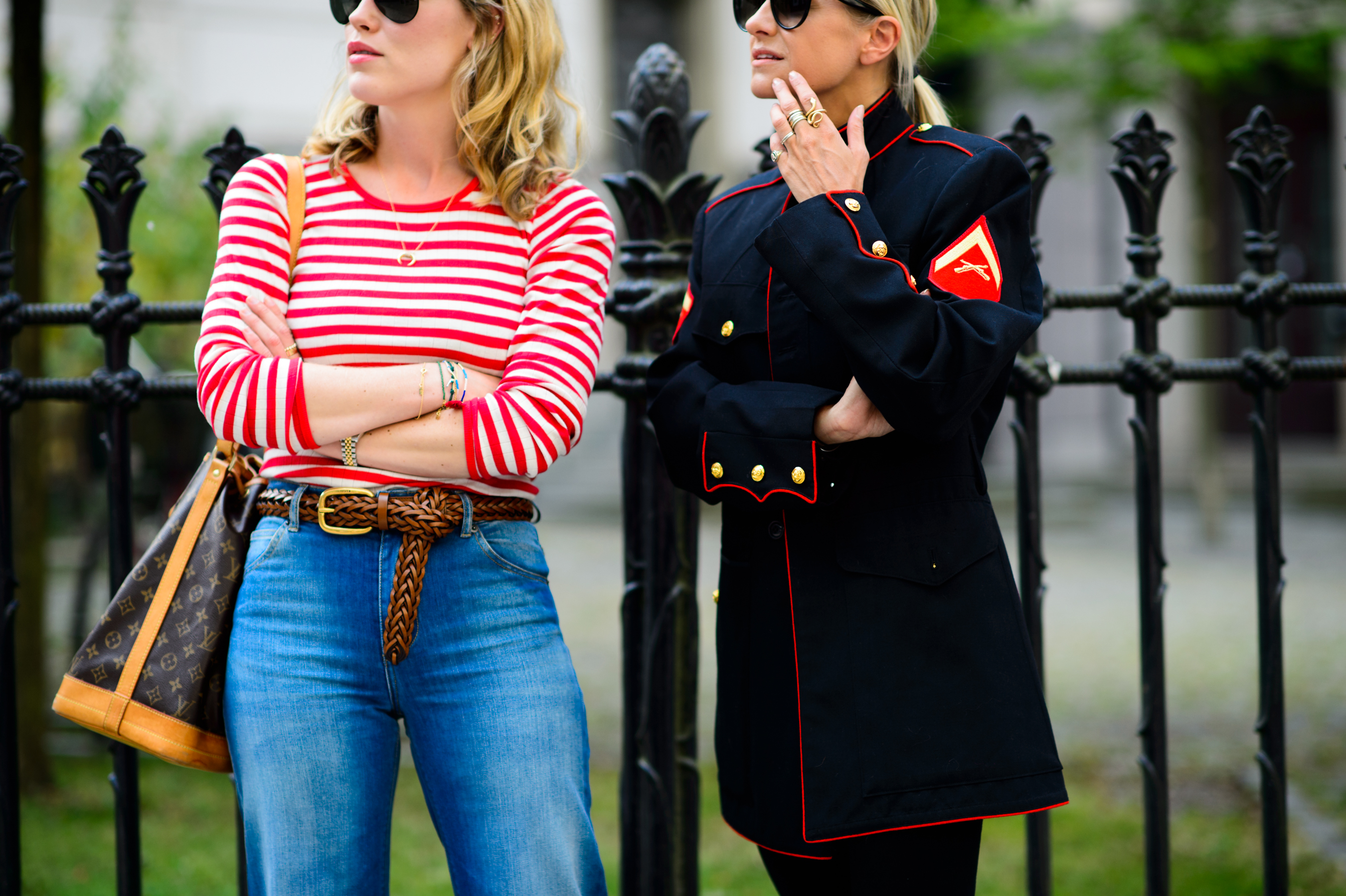 Two Norwegian bloggers on the street