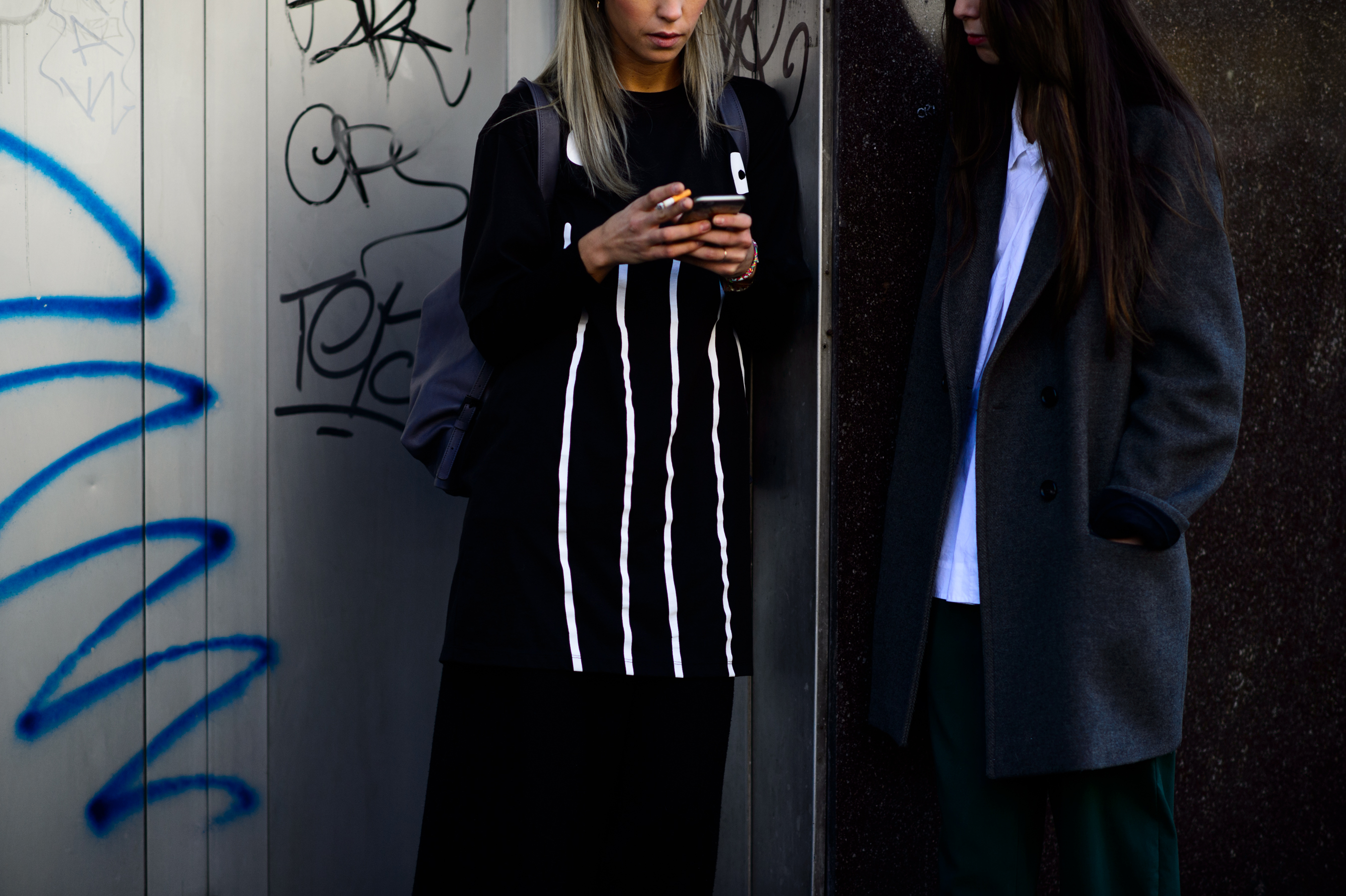 Two Italian girls talking