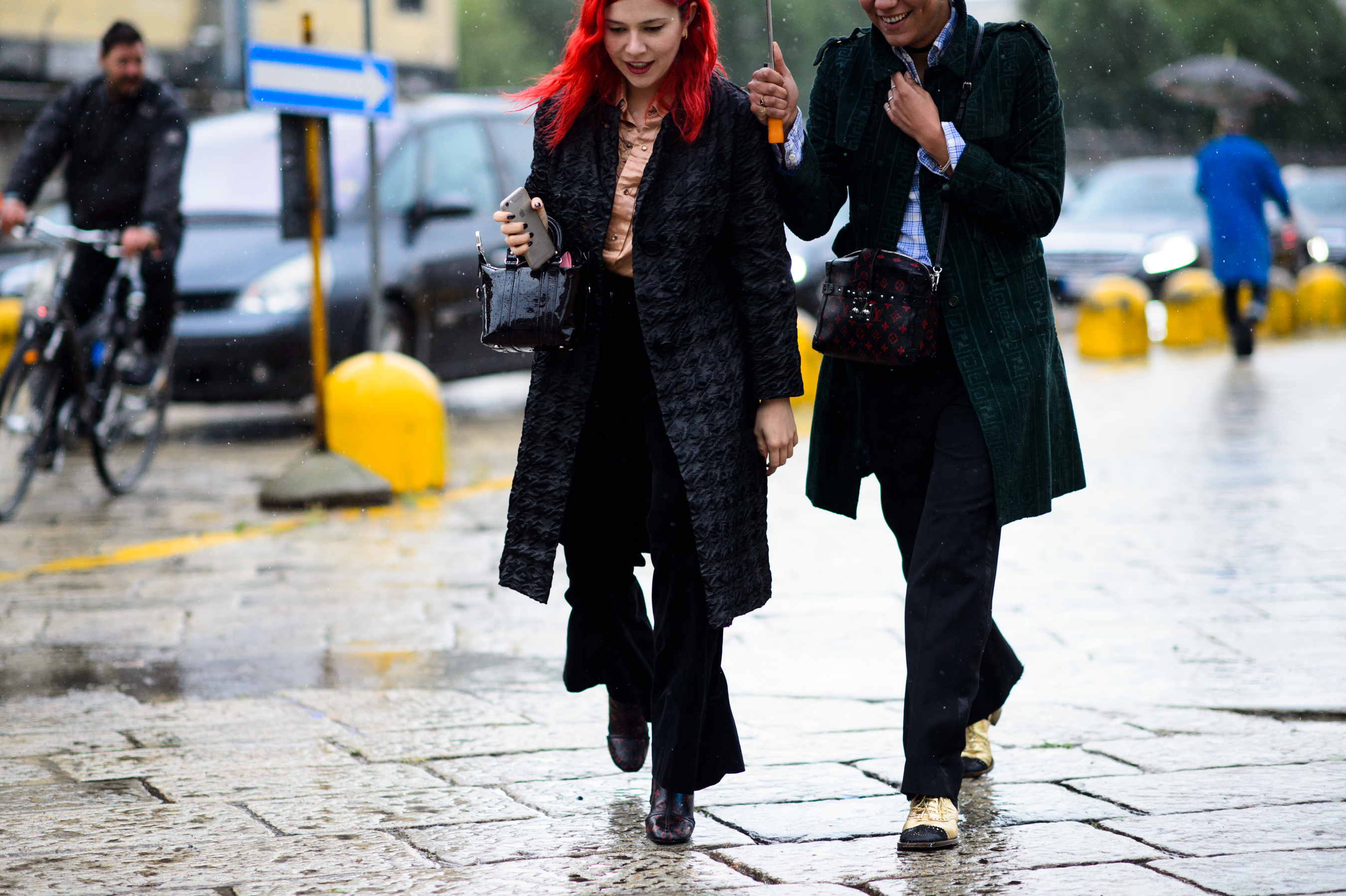 Two British editors walking to the show