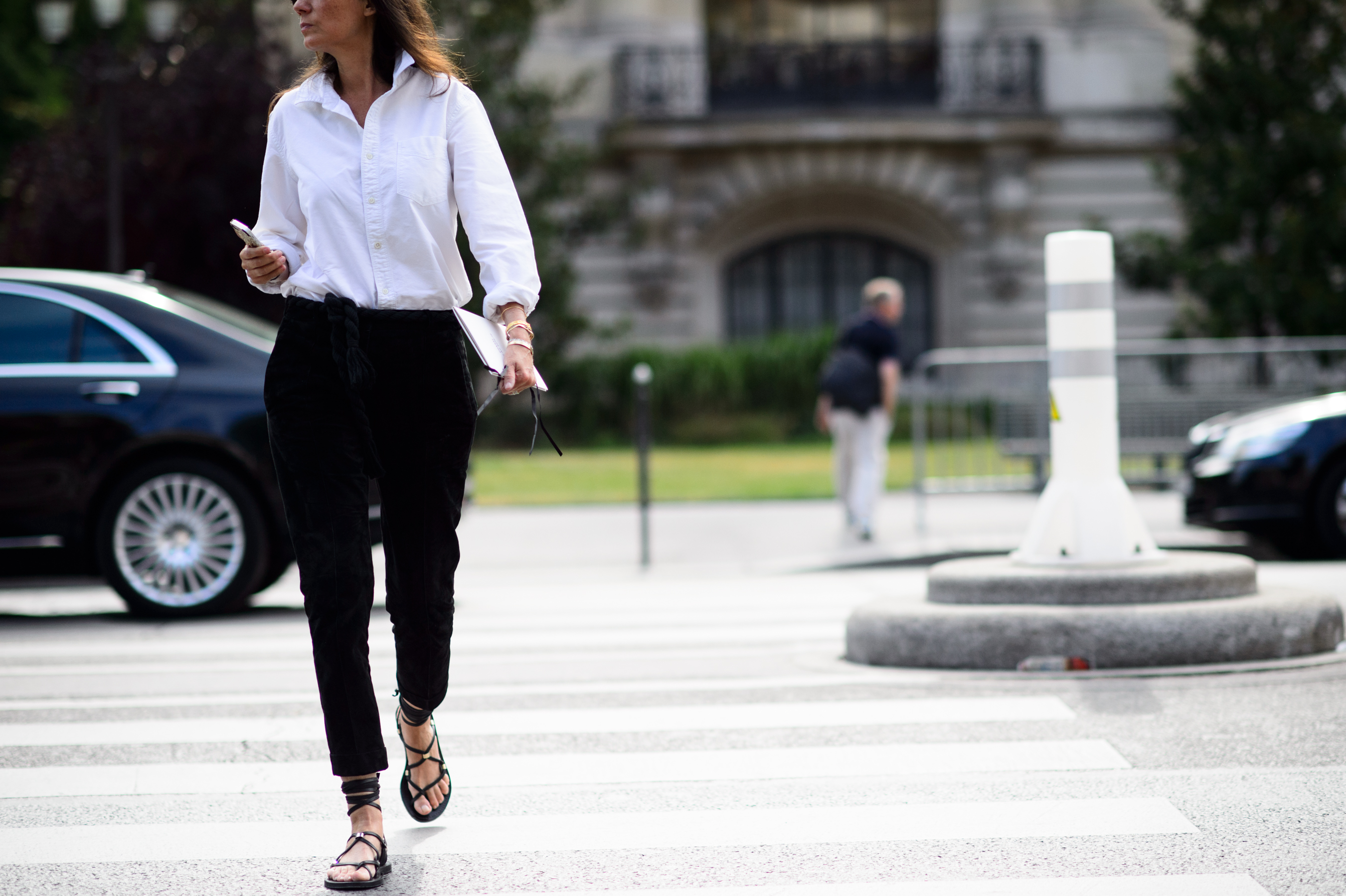 French Vogue editor crossing the road