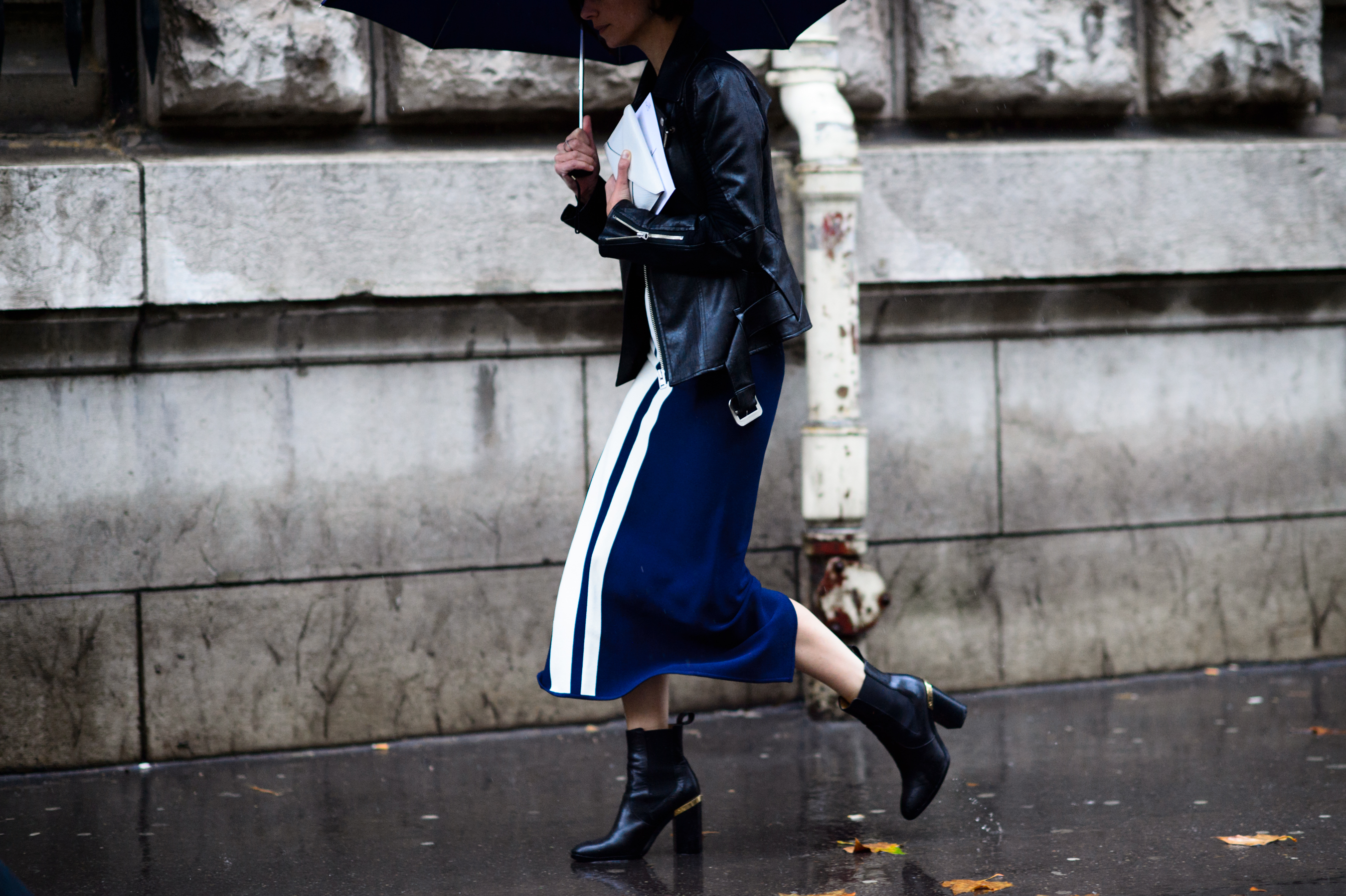Woman arriving to a show