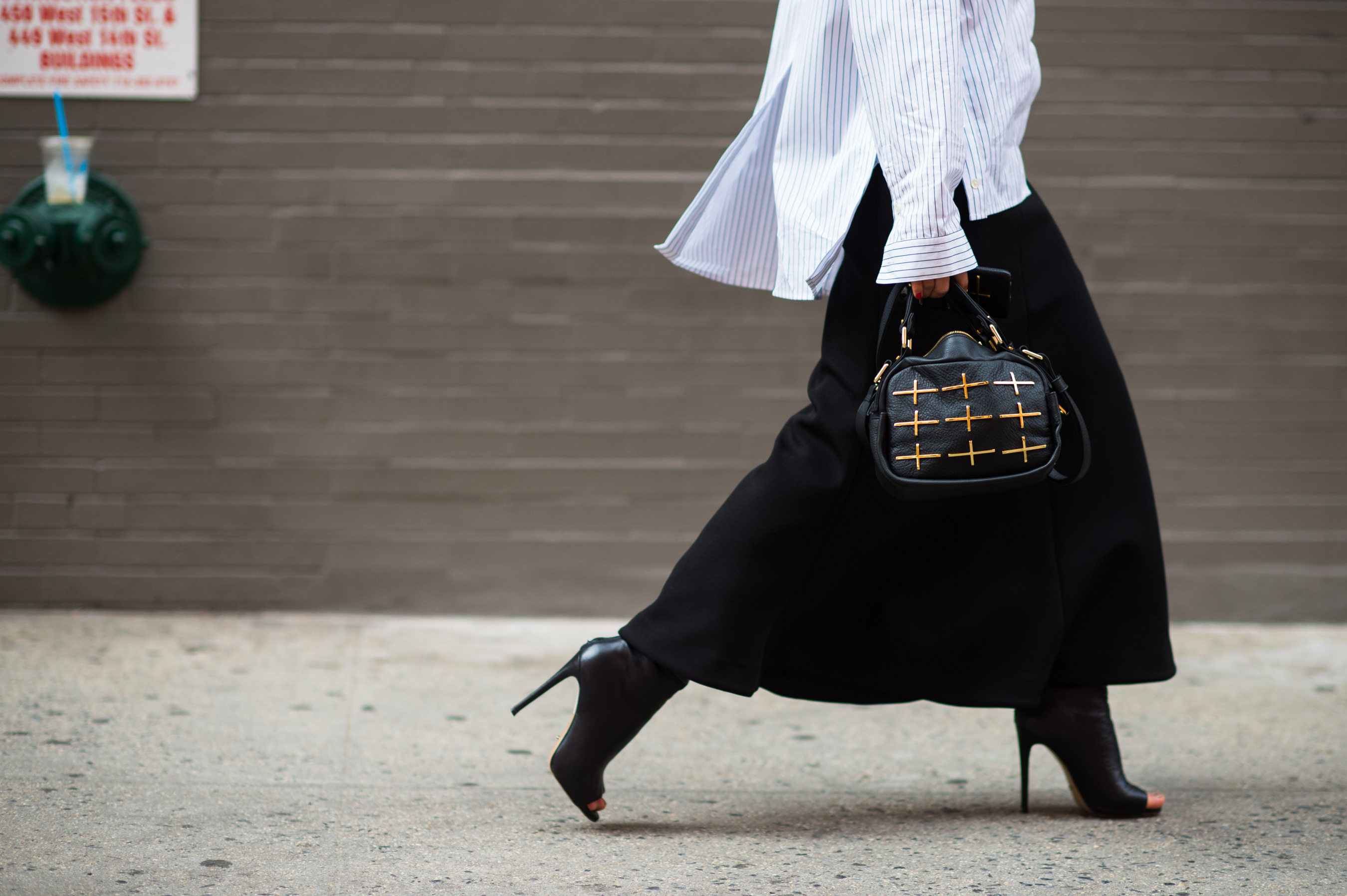 Australian blogger and photographer in skirt and oversized shirt