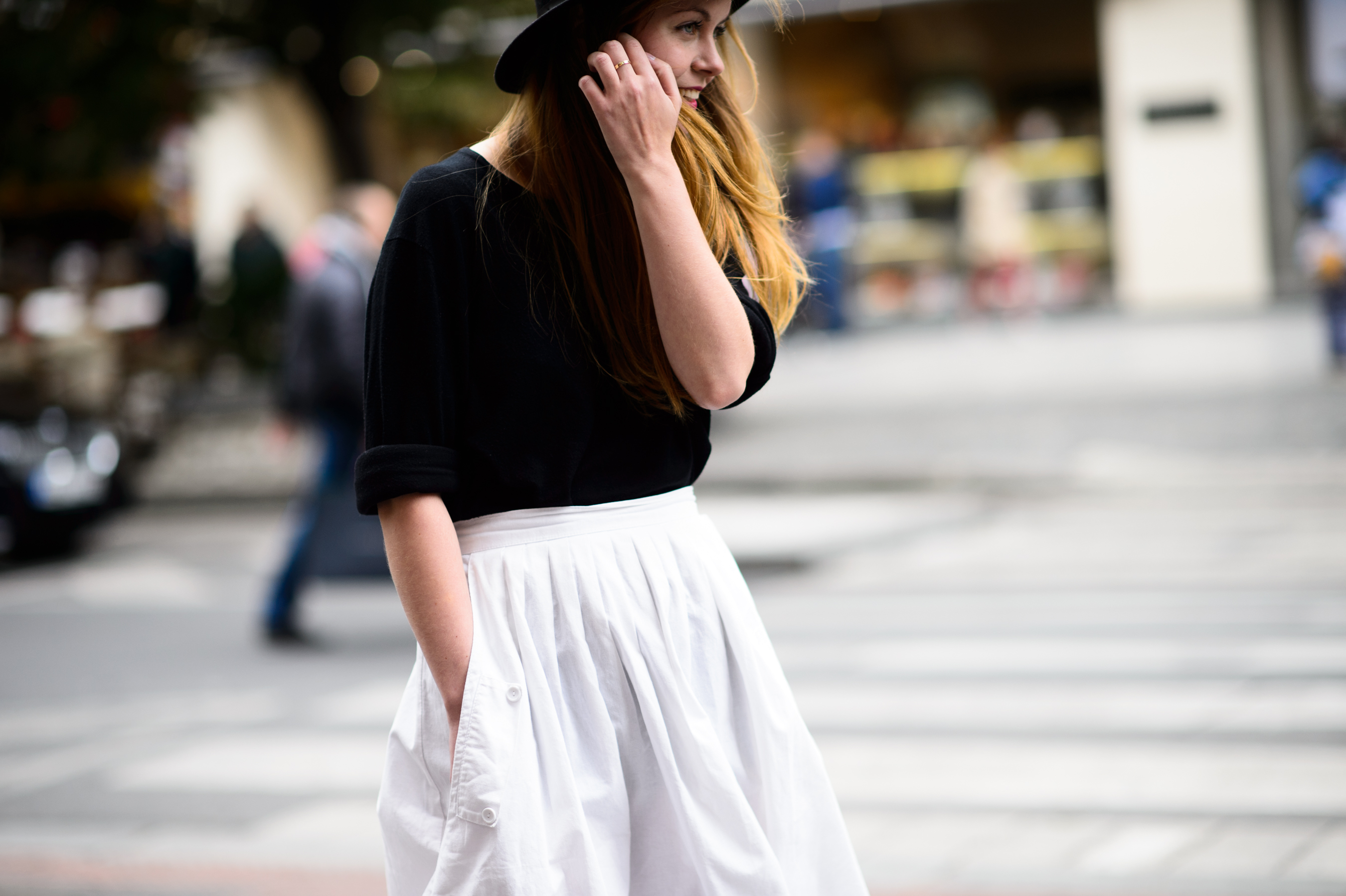 Woman wearing culottes and hat