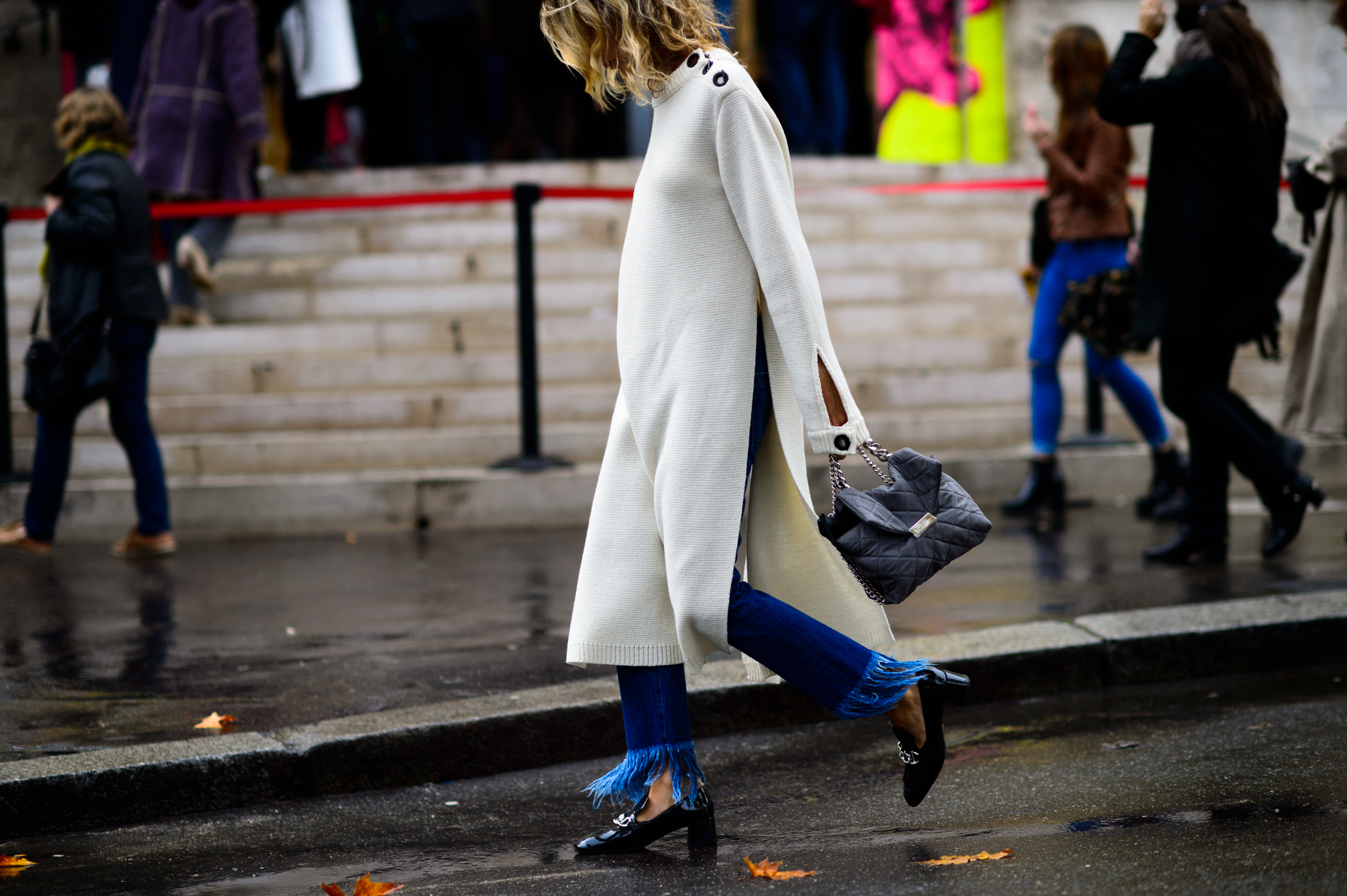 Fashion journalist arriving to a show