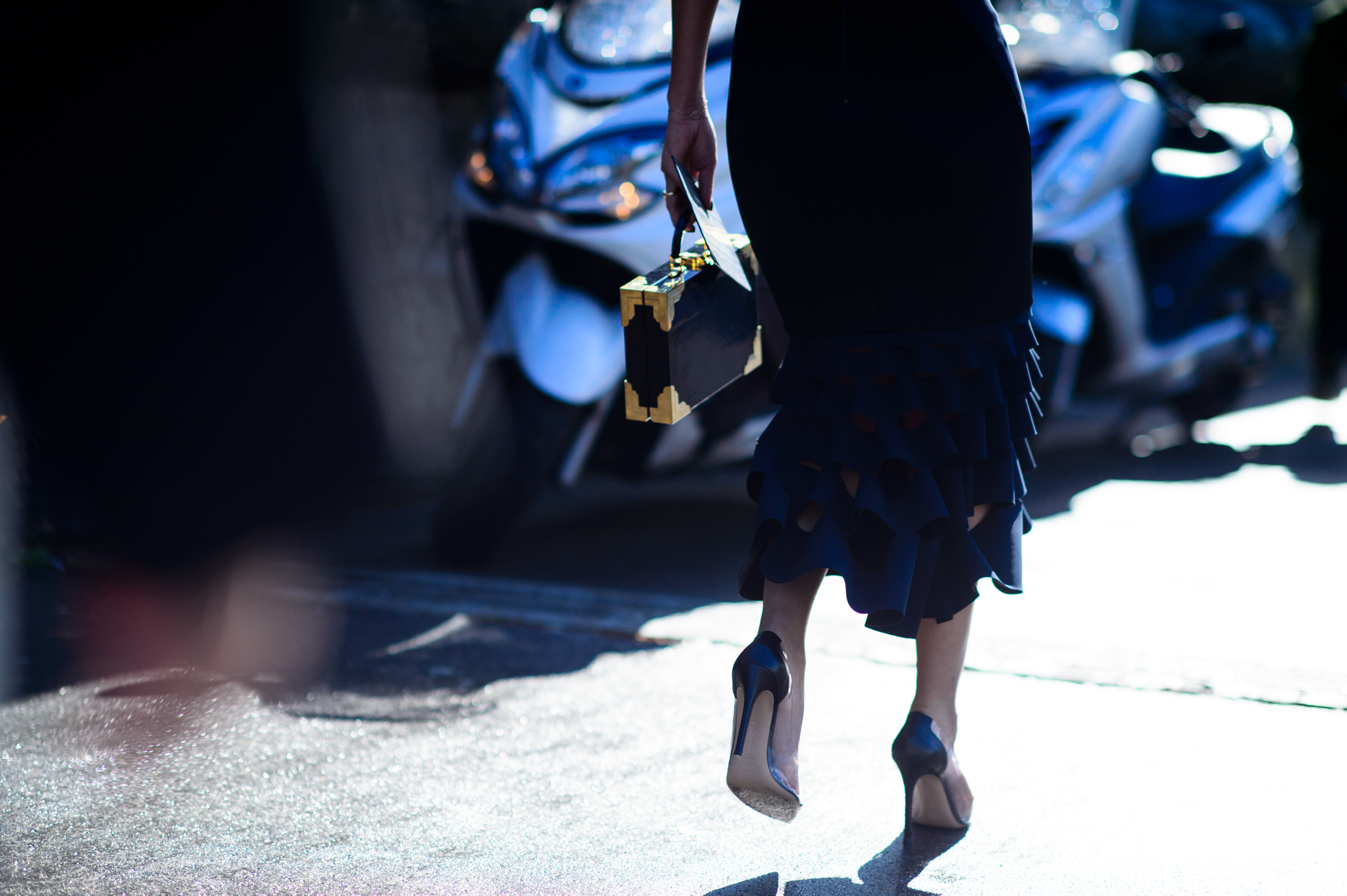 Blogger arriving to a Valentino show