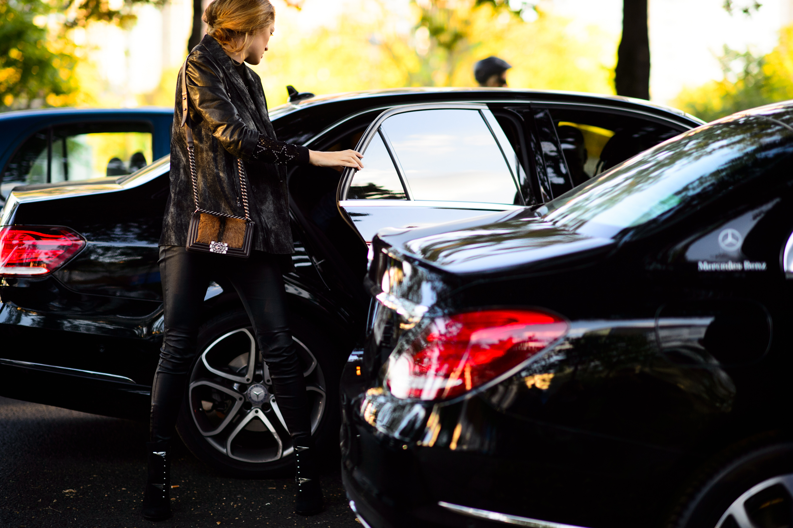 Argentinian blogger getting out of the car