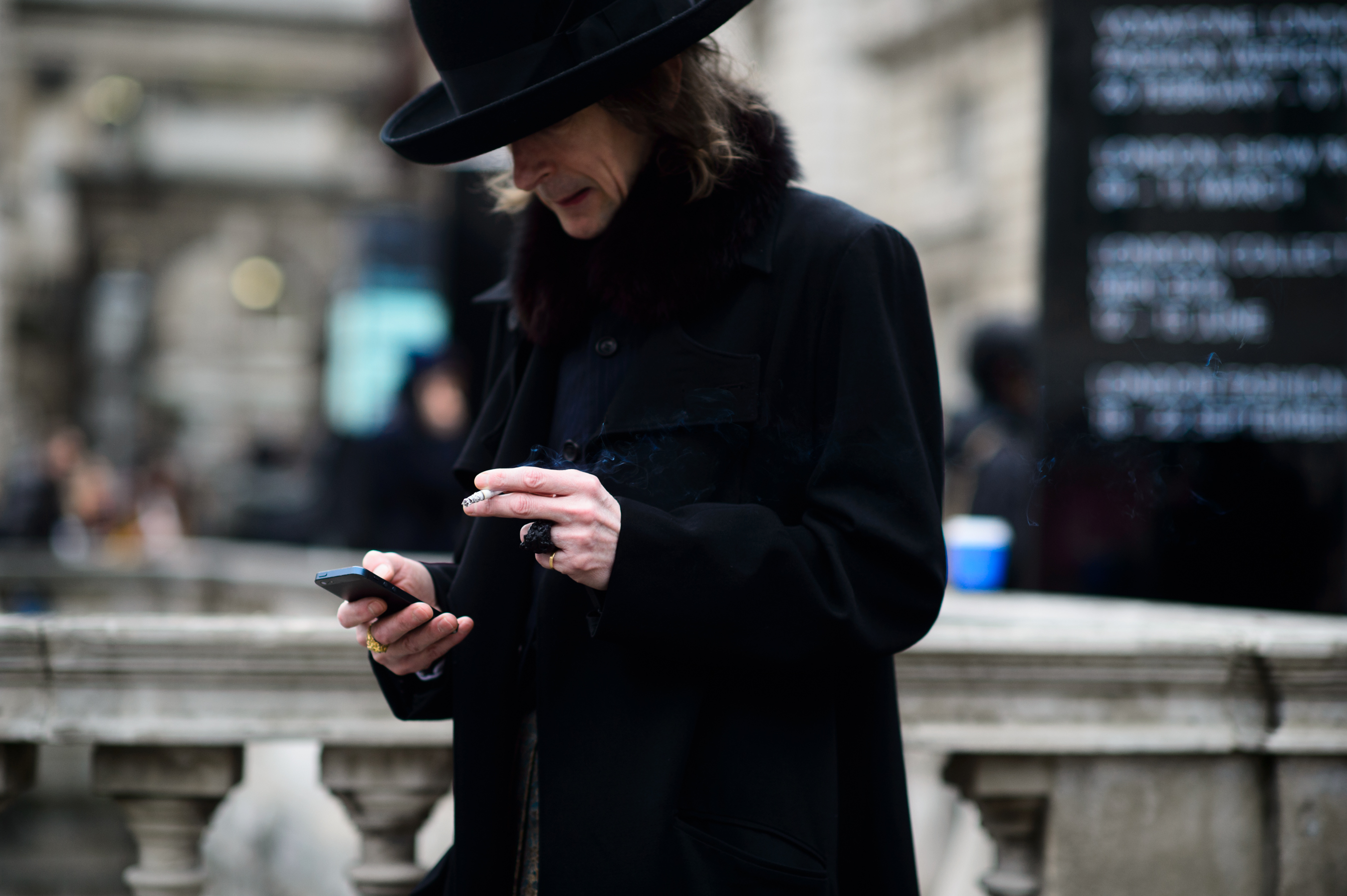 Man wearing big hat