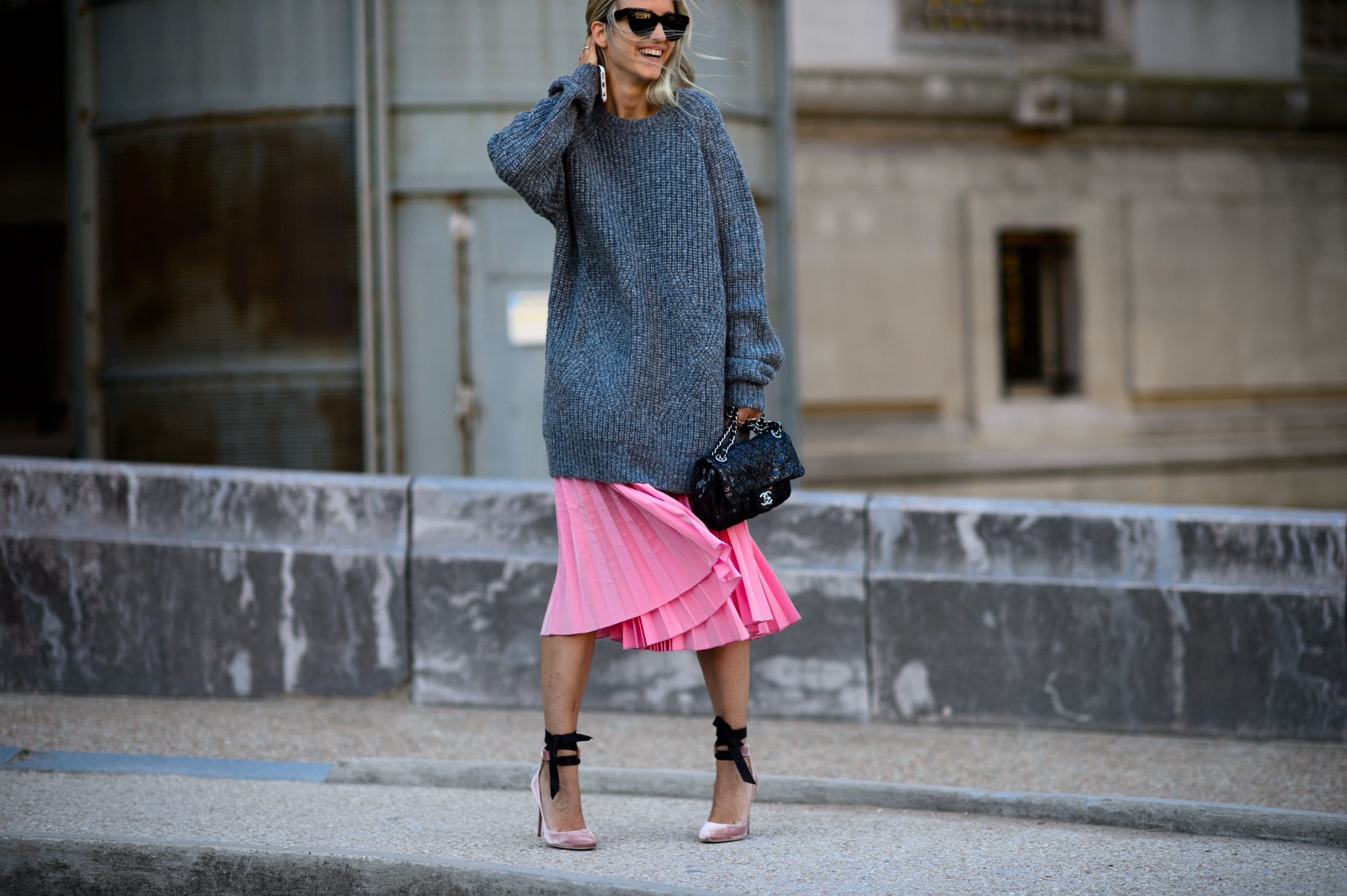 Dutch blogger wearing pink skirt and big sweater