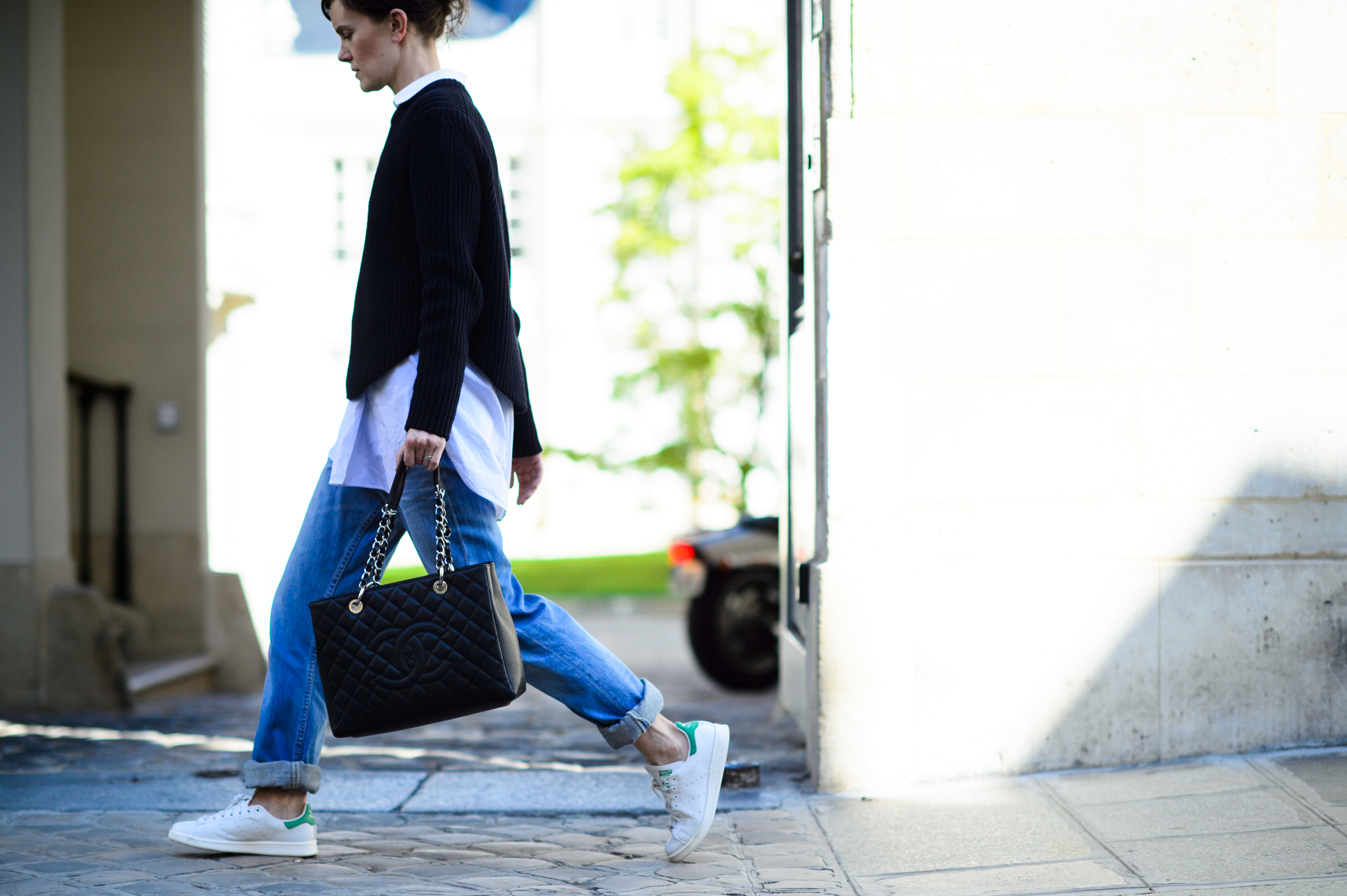 Financial times fashion editor wearing shirt and jeans