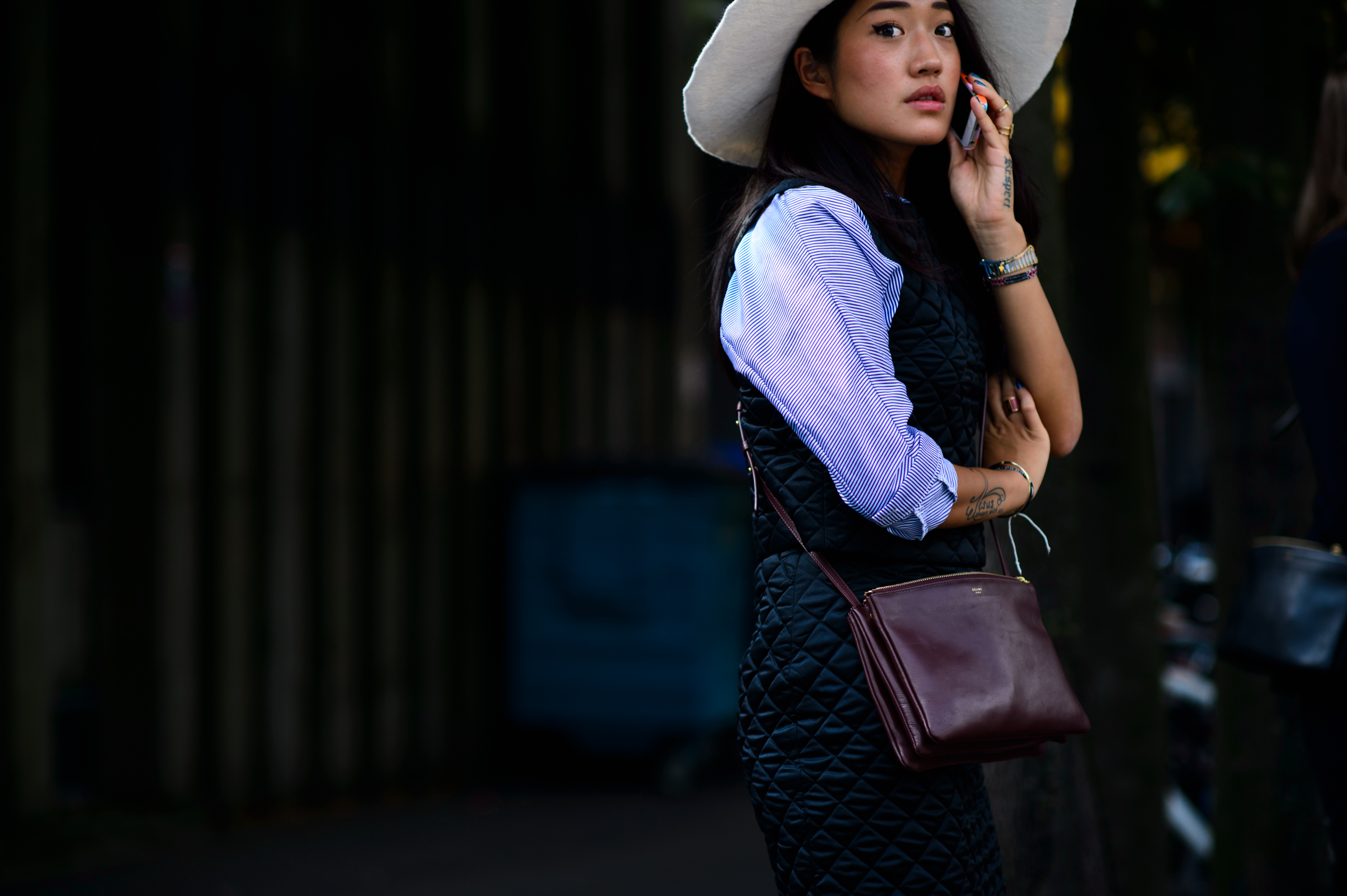 Woman wearing big hat