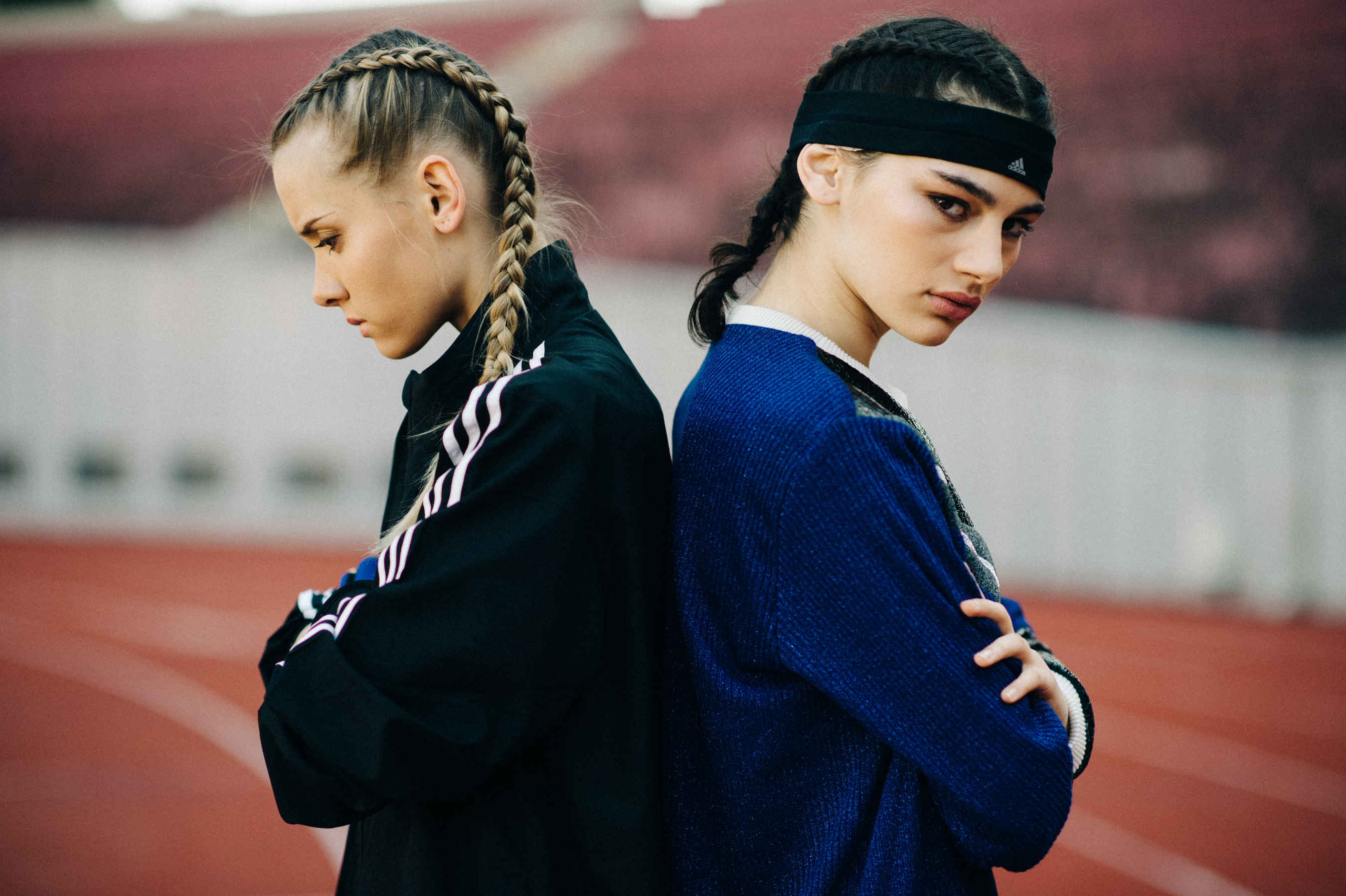 Two models wearing sport clothes