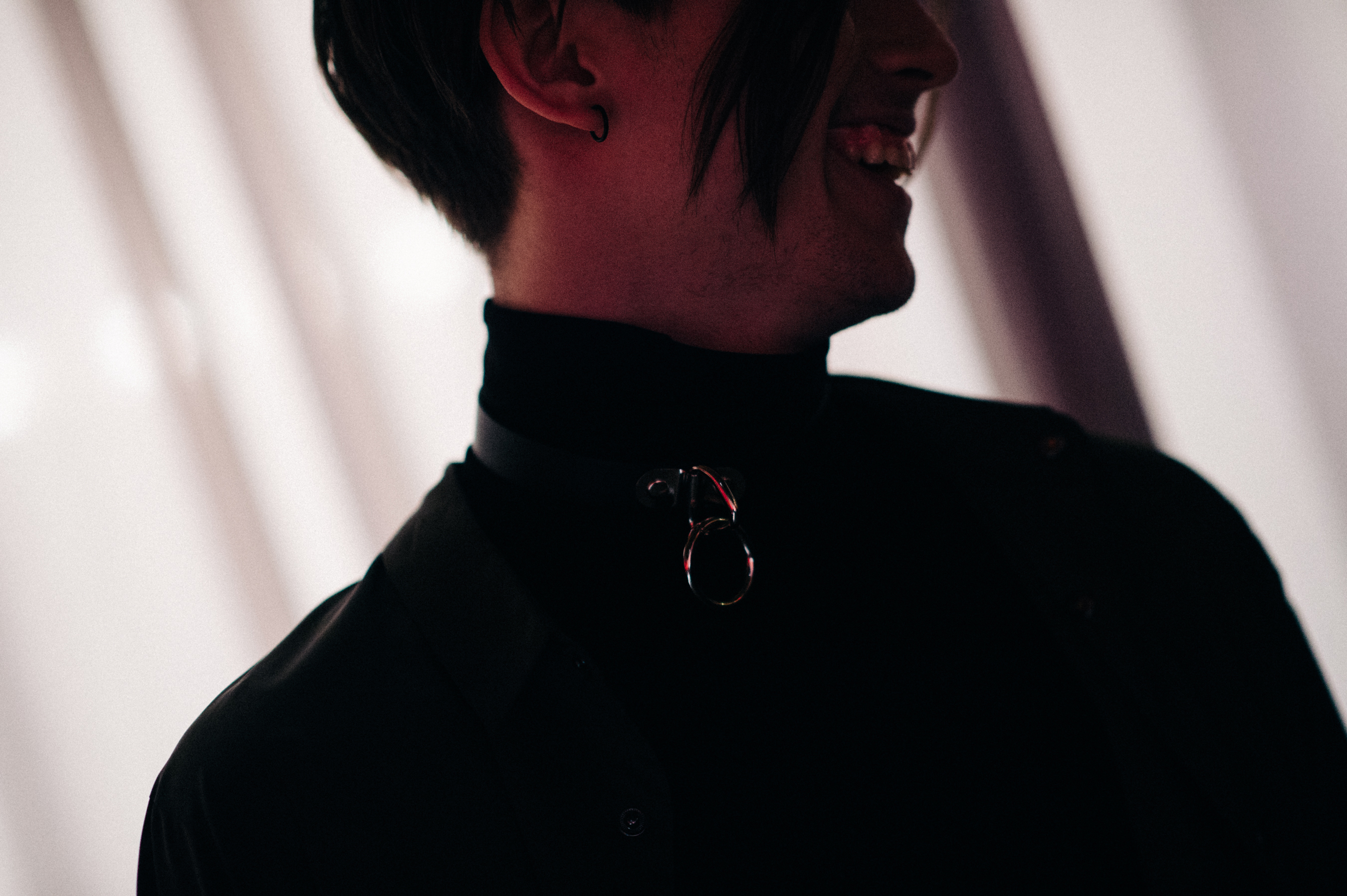 Model with neck detail