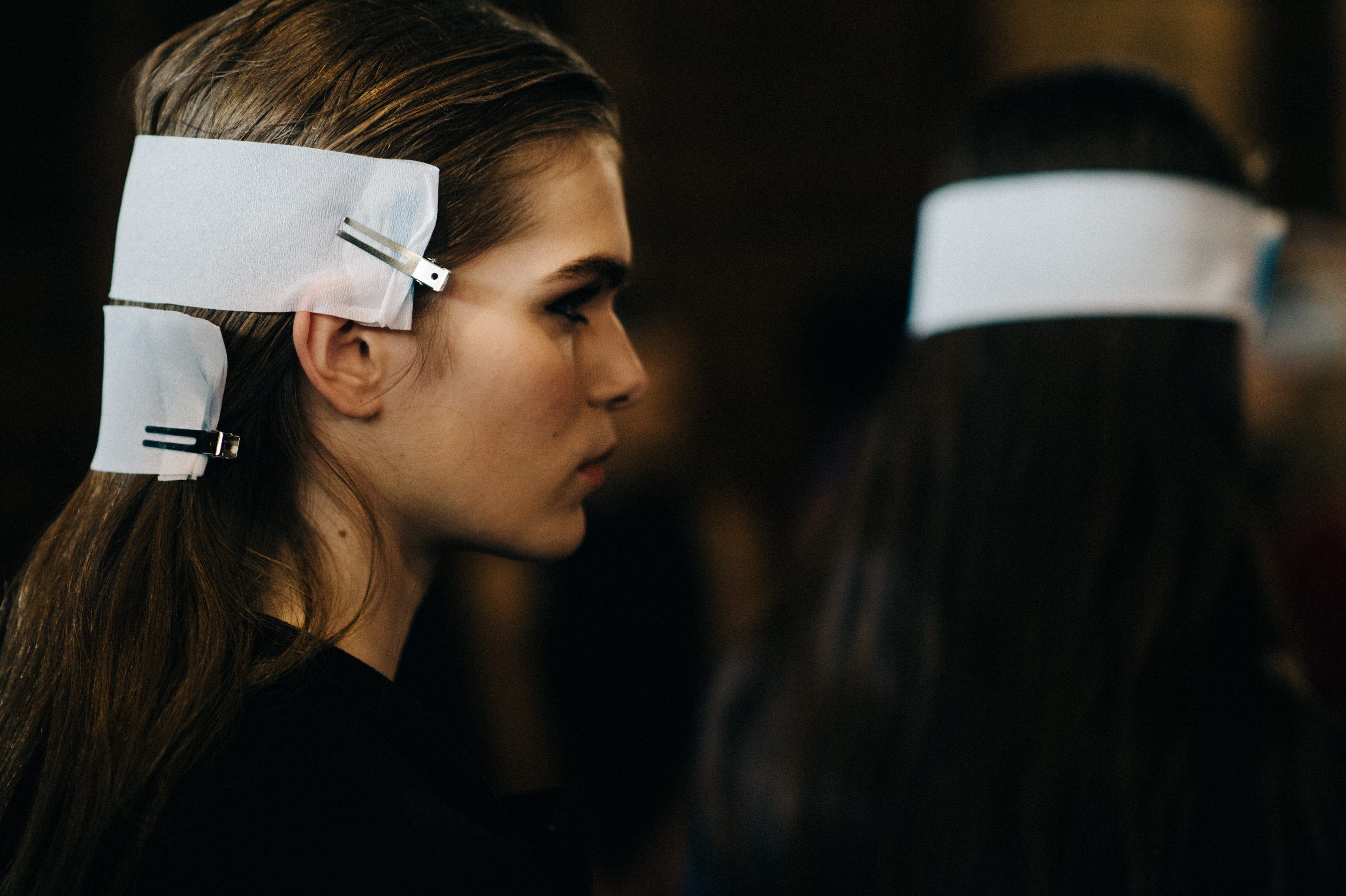 Model with clipped hair before show