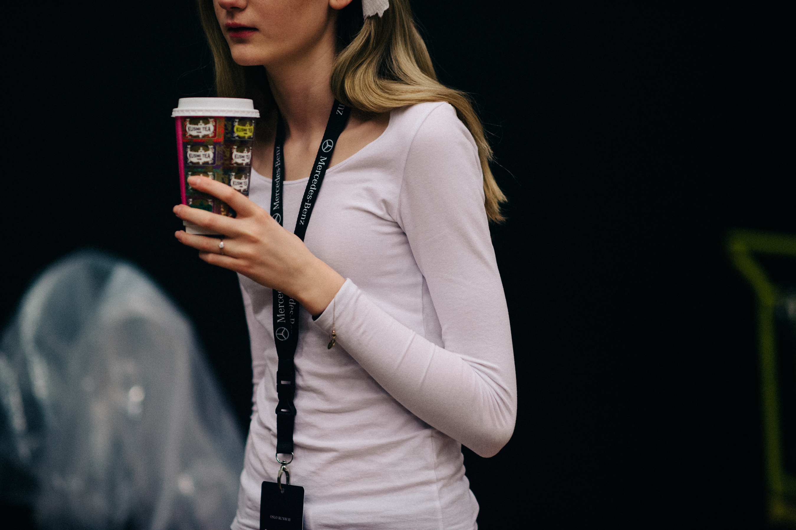Model with coffee cup