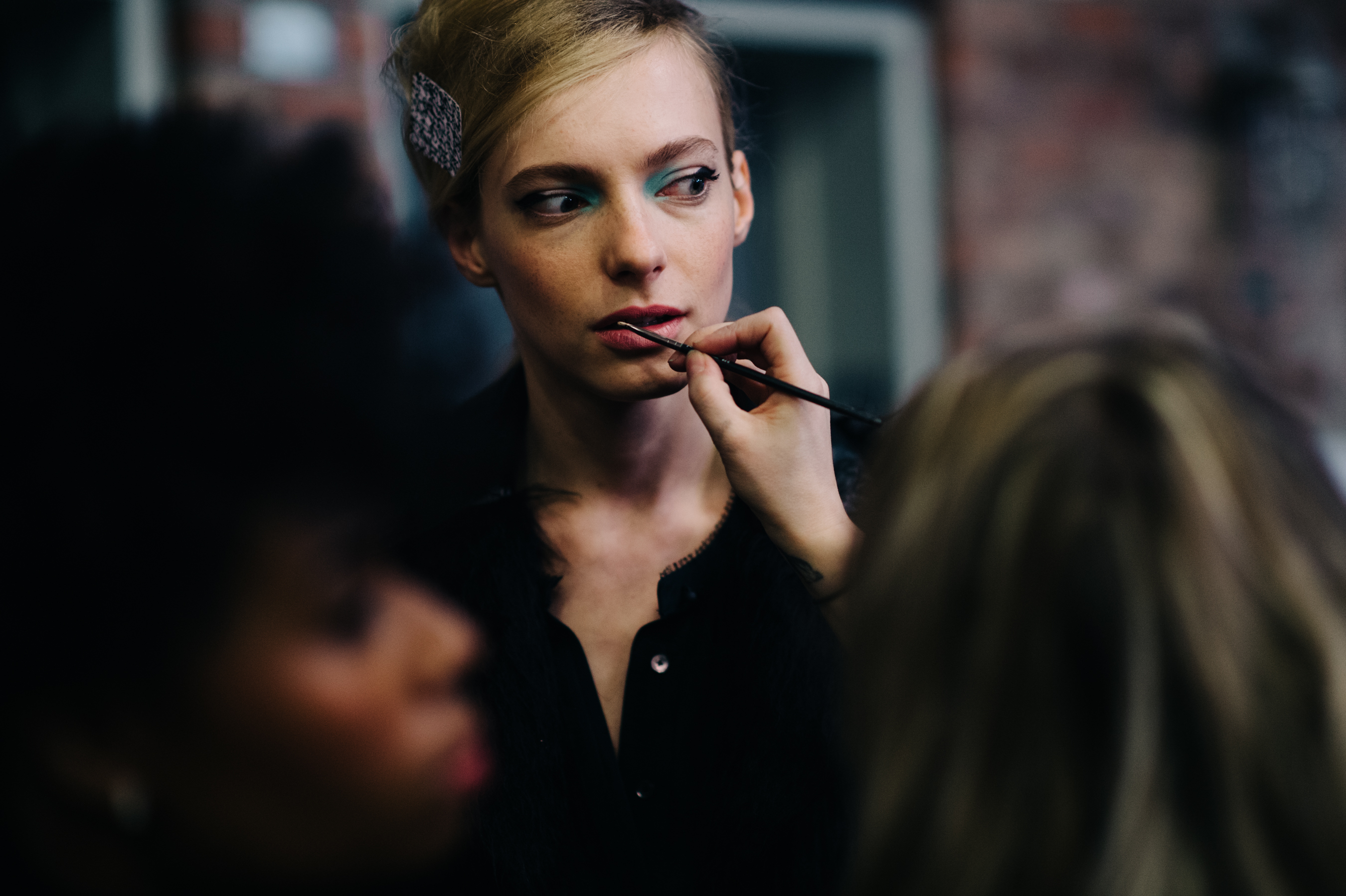Model make up before show